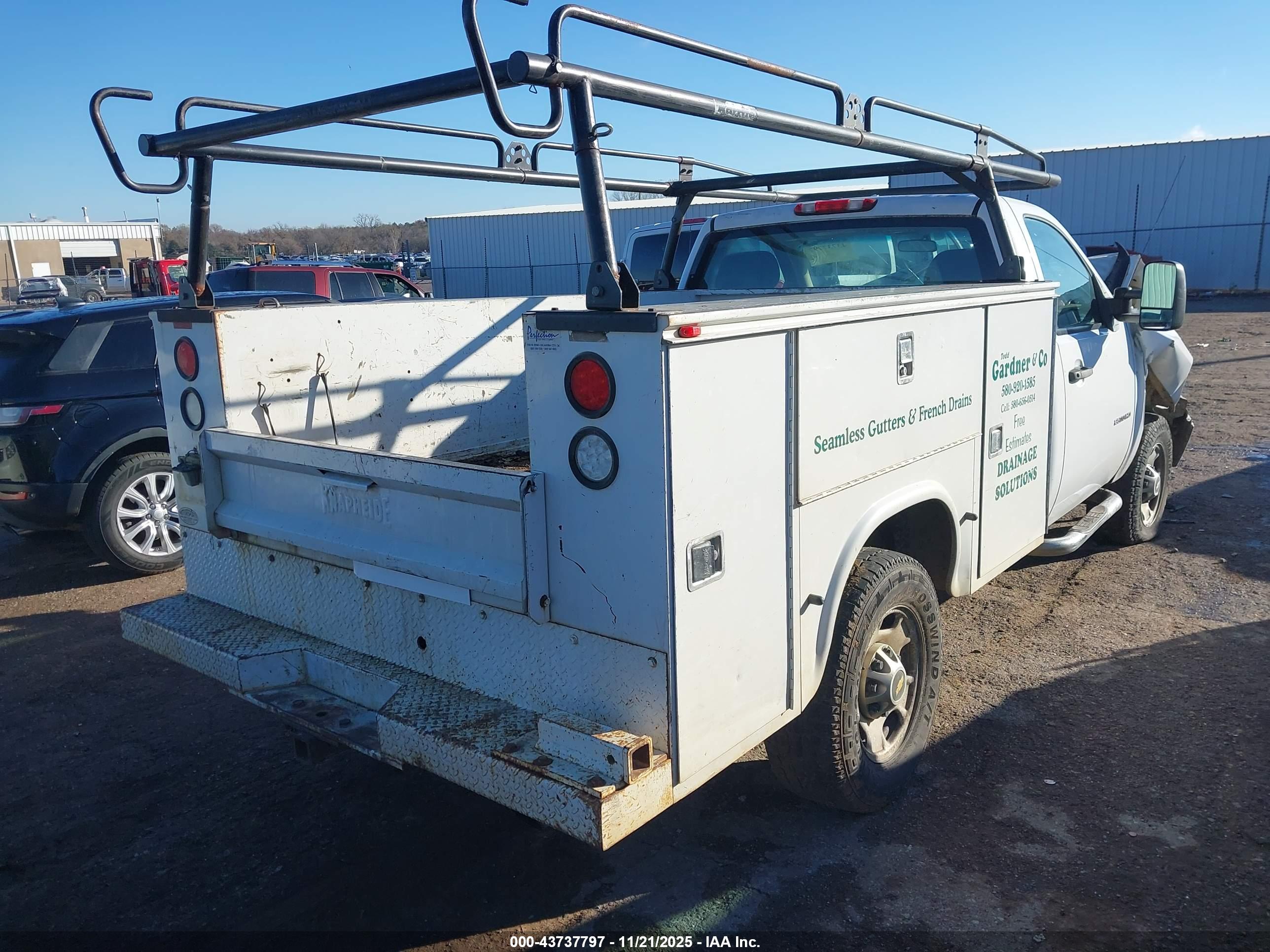 CHEVROLET SILVERADO image 4