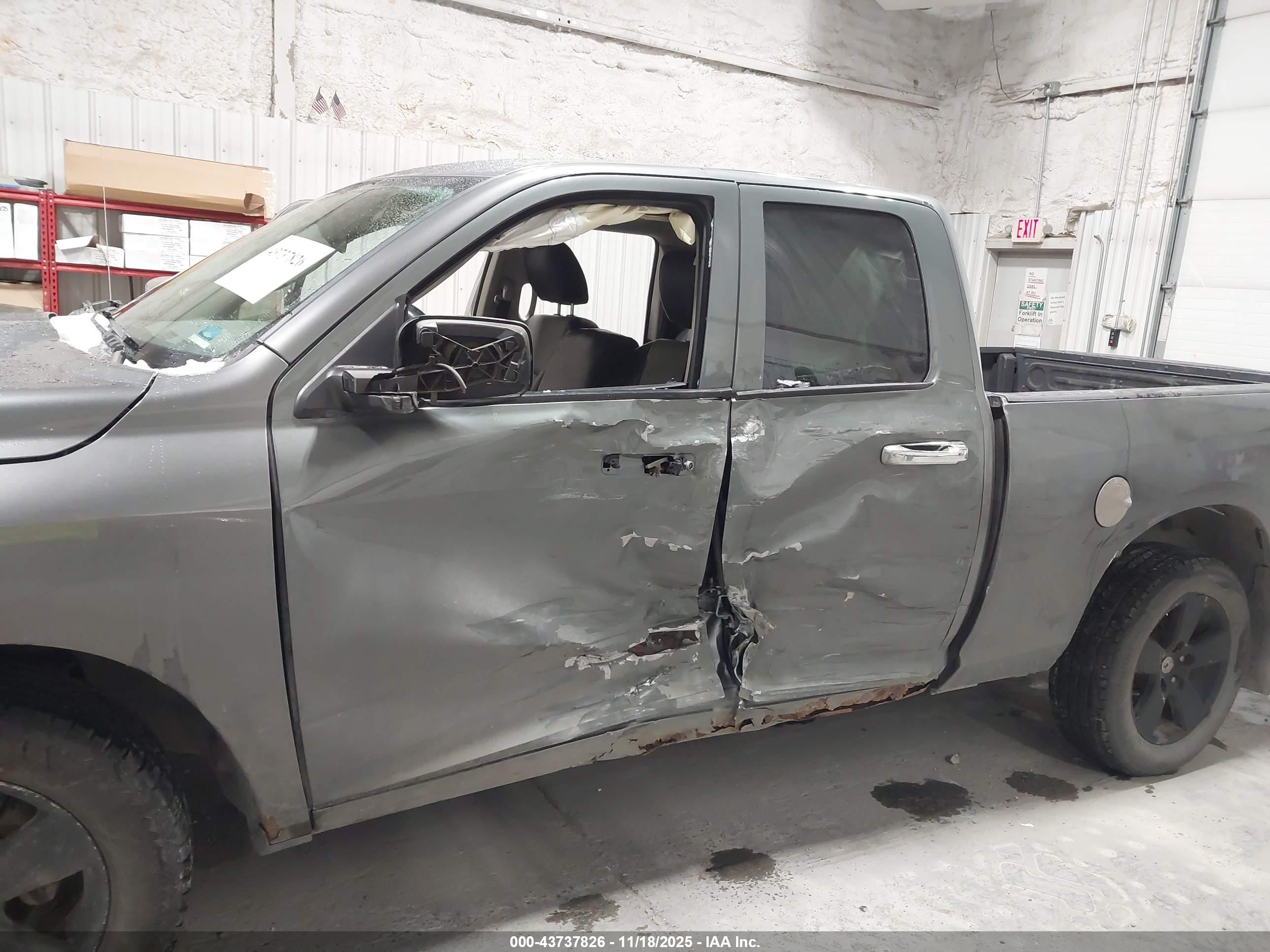 DODGE RAM image 6
