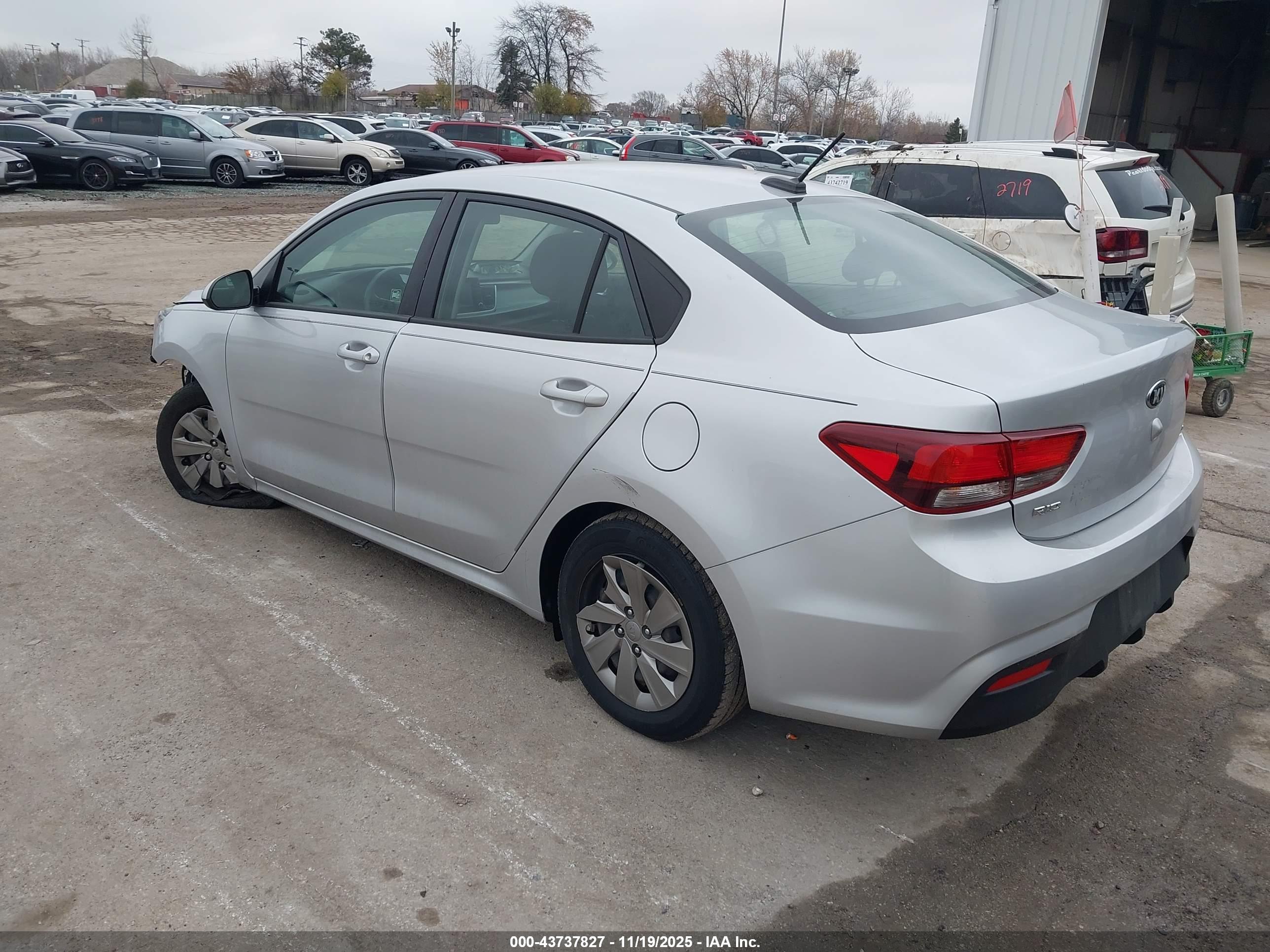 KIA RIO image 3
