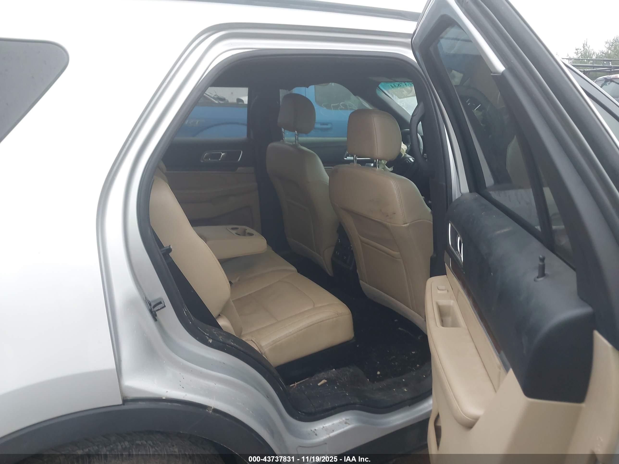 FORD EXPLORER image 8