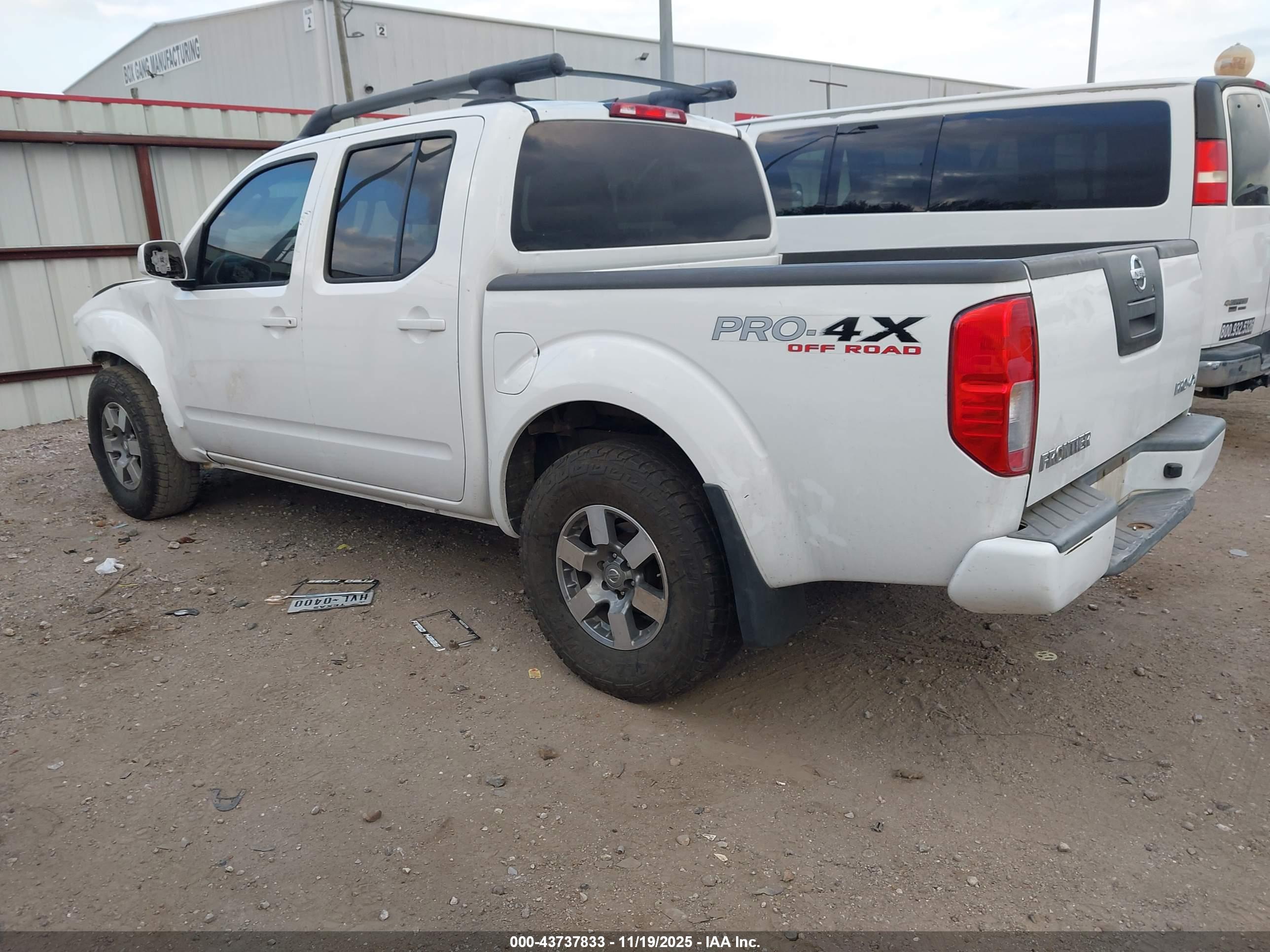 NISSAN FRONTIER image 3