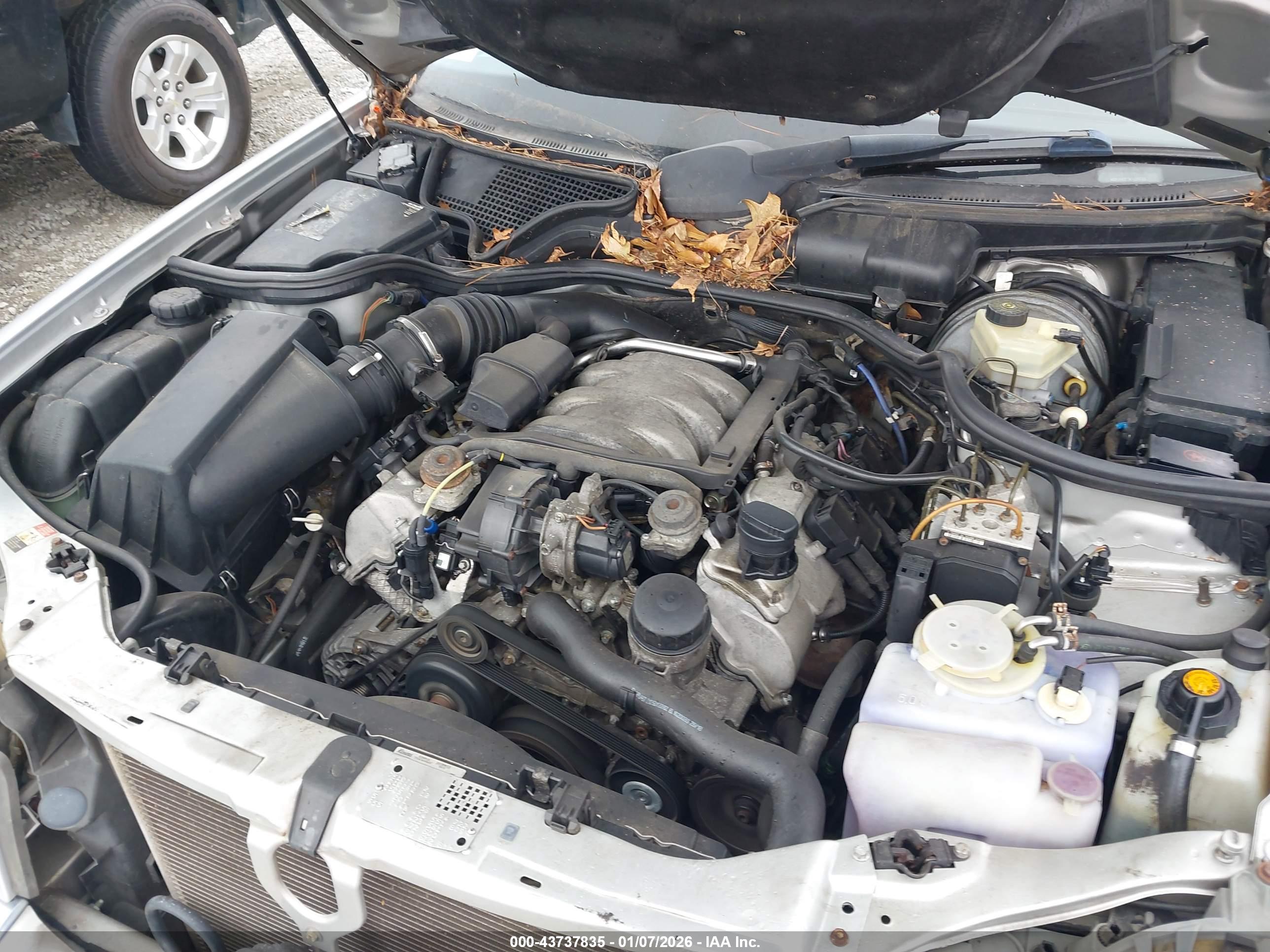 MERCEDES-BENZ E image 10