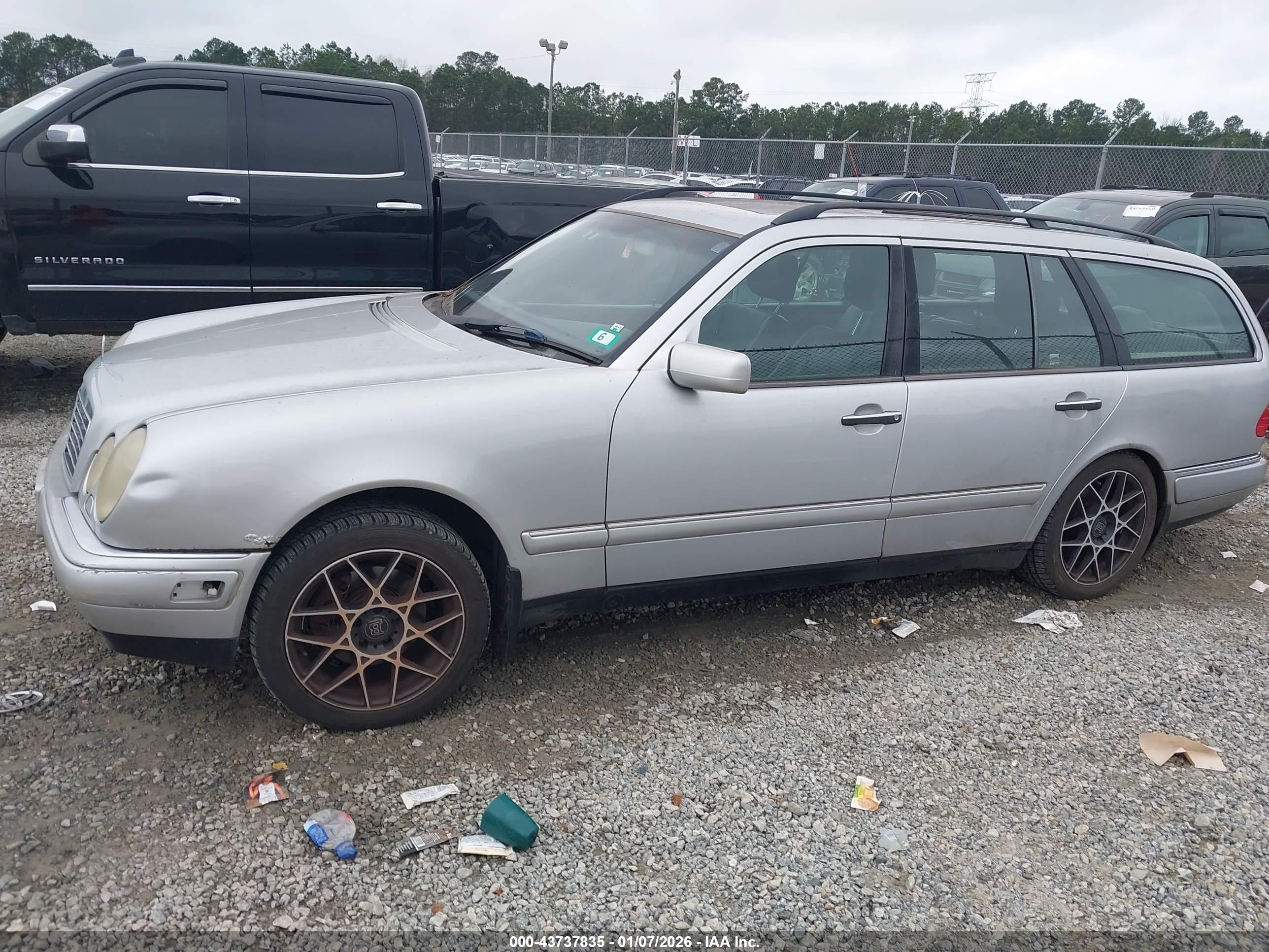MERCEDES-BENZ E image 2