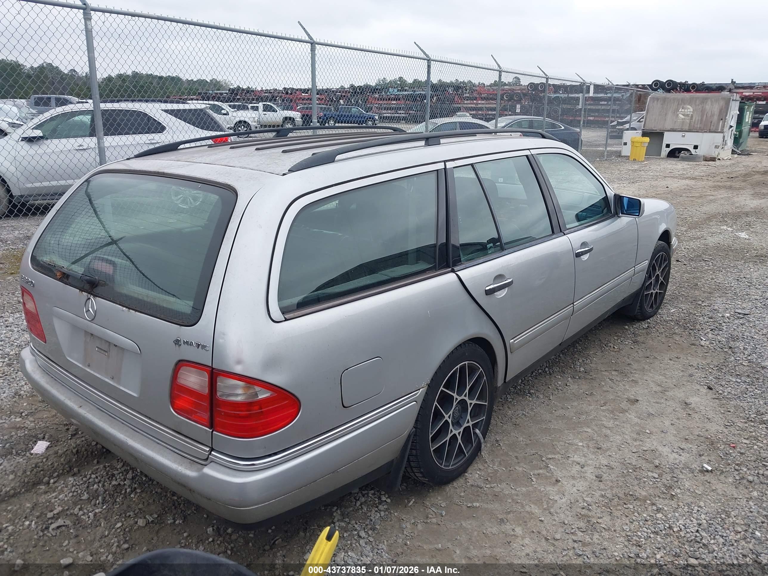 MERCEDES-BENZ E image 4
