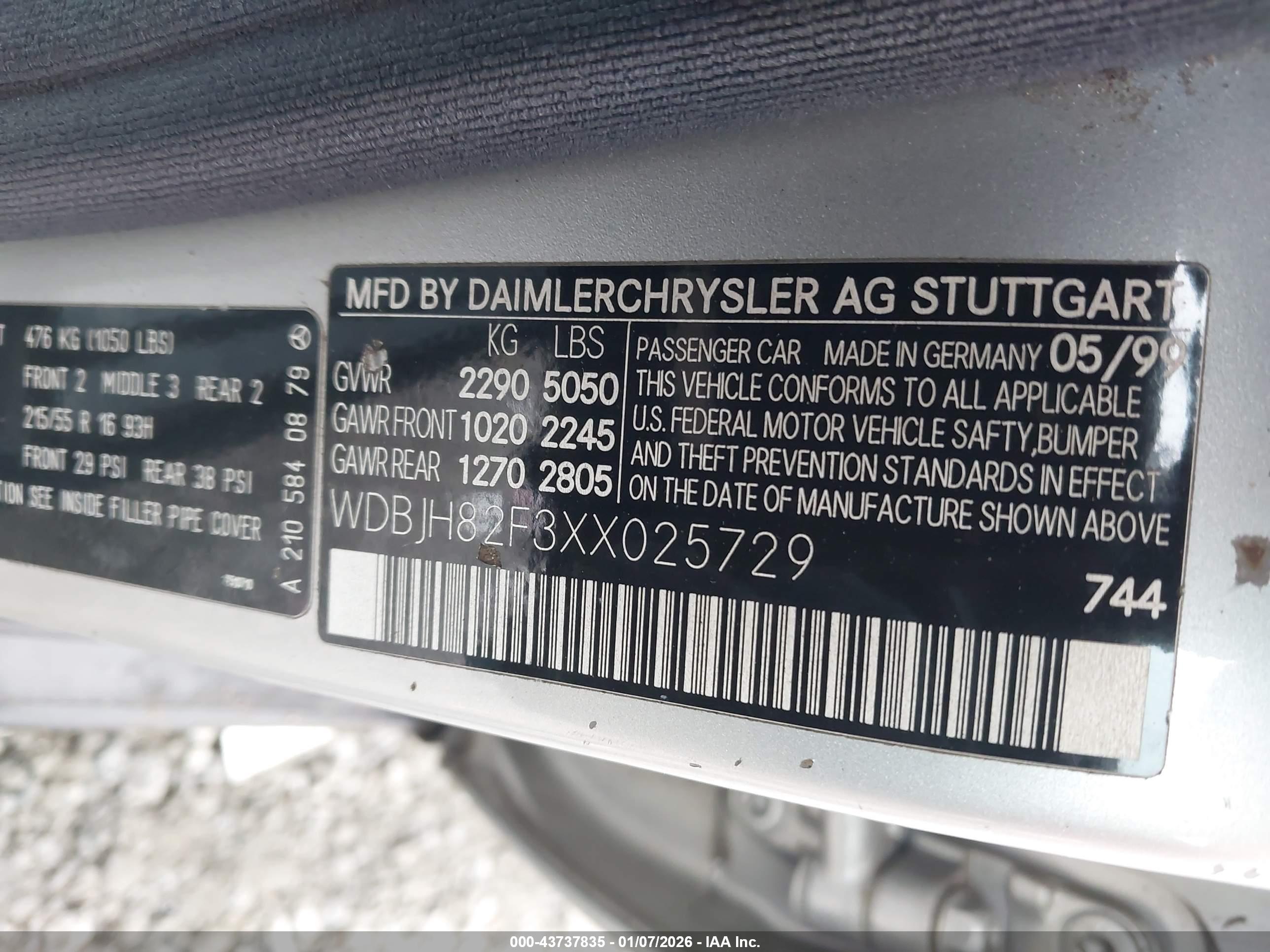MERCEDES-BENZ E image 9