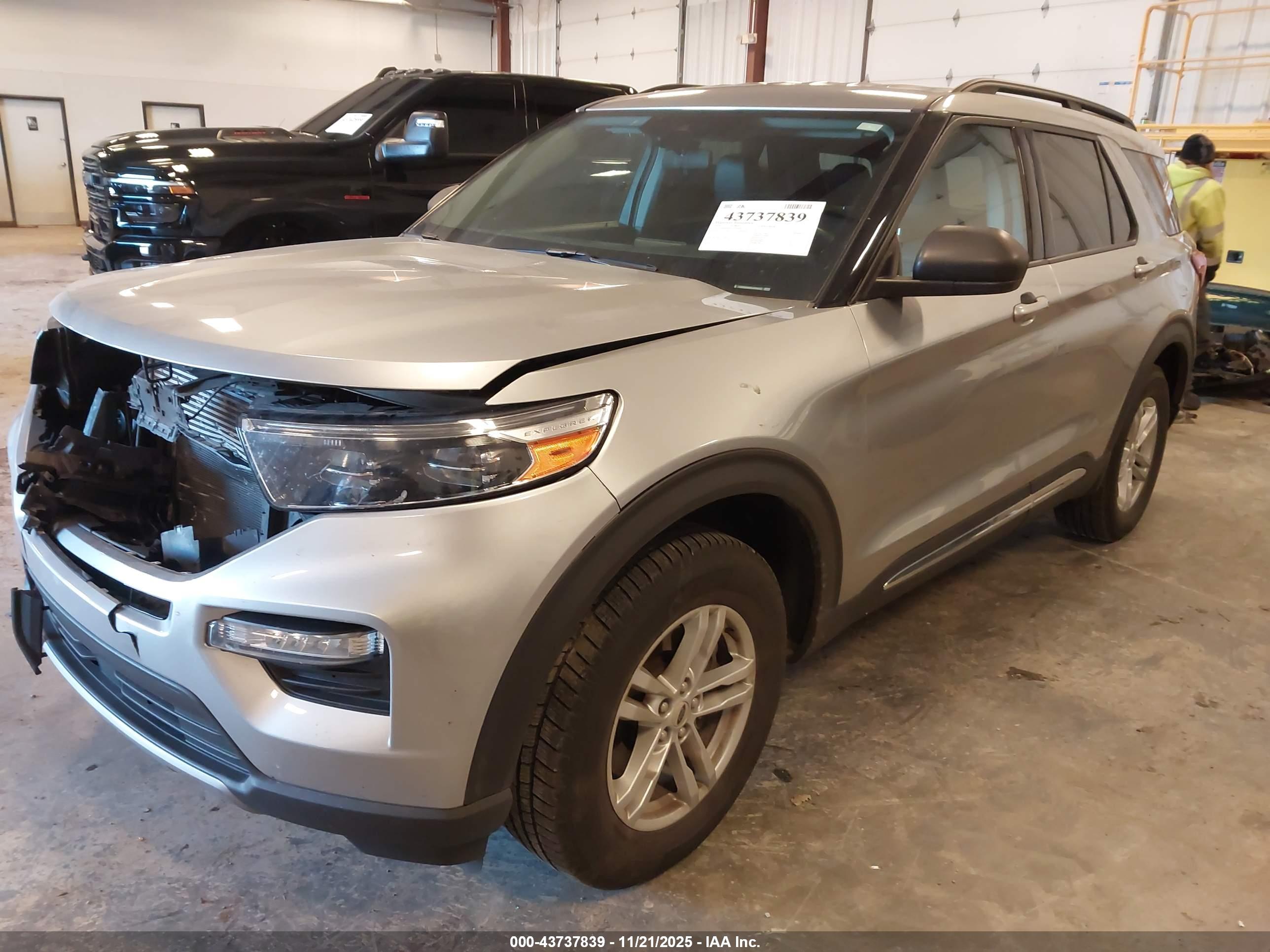 FORD EXPLORER image 2