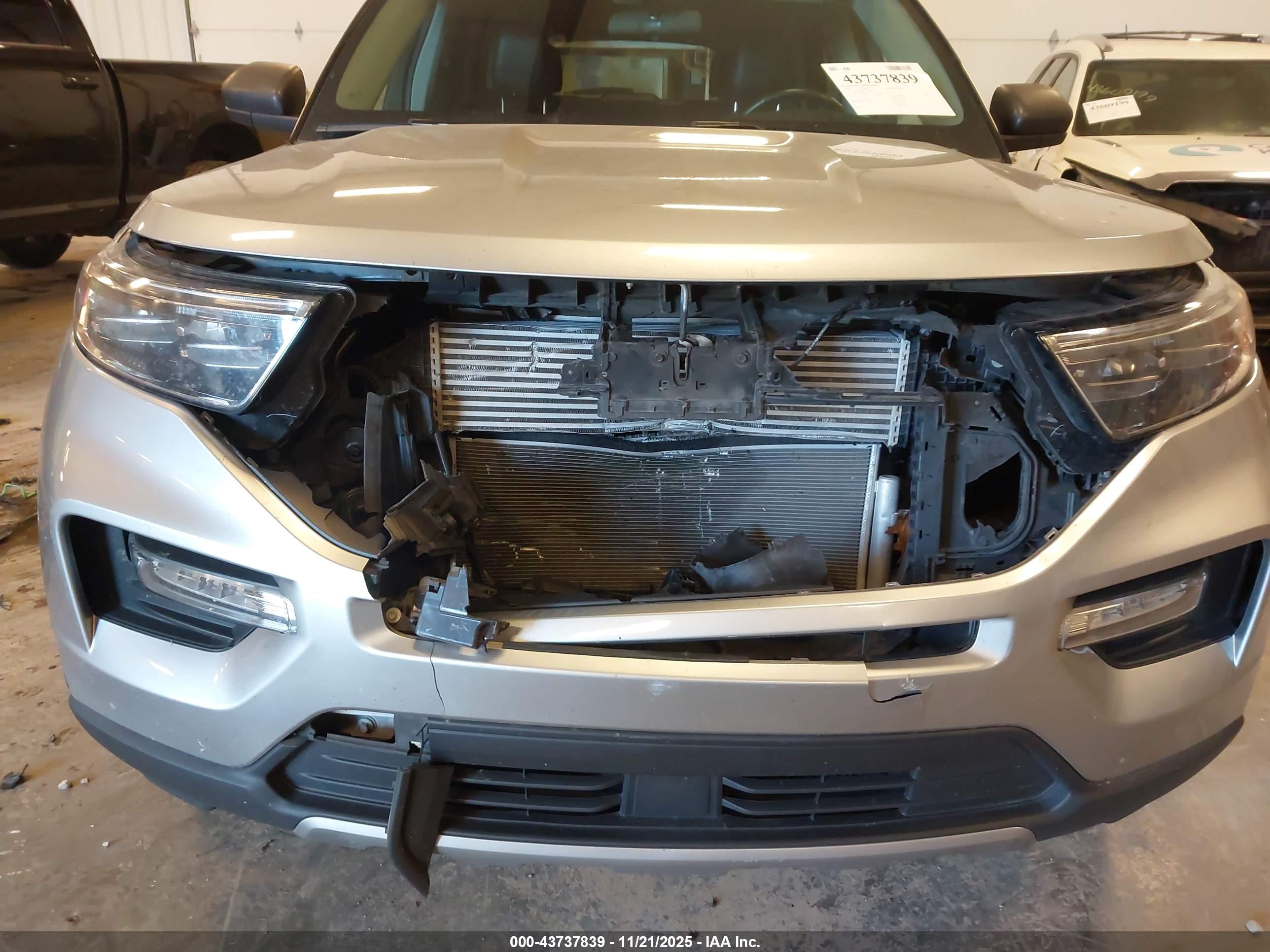 FORD EXPLORER image 6