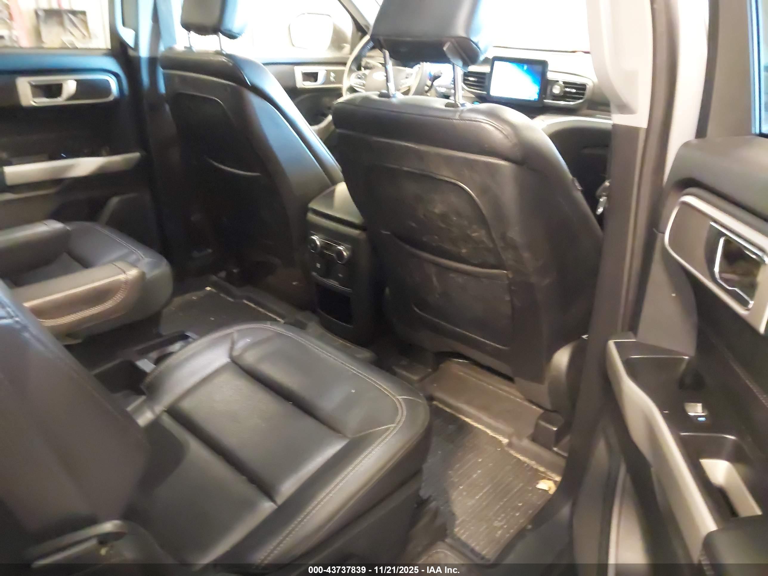 FORD EXPLORER image 8