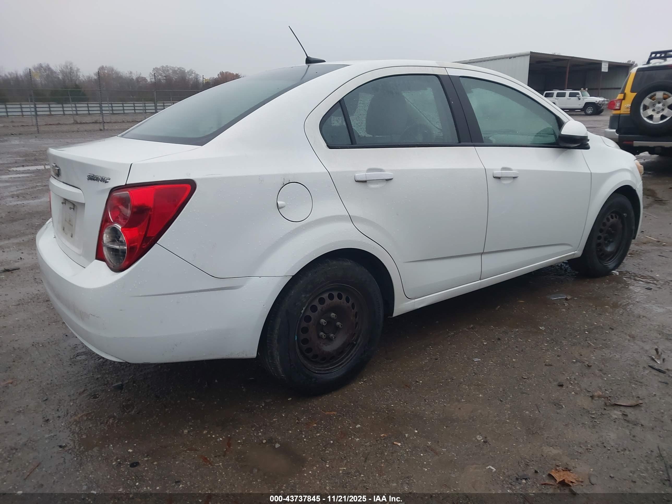 CHEVROLET SONIC image 4