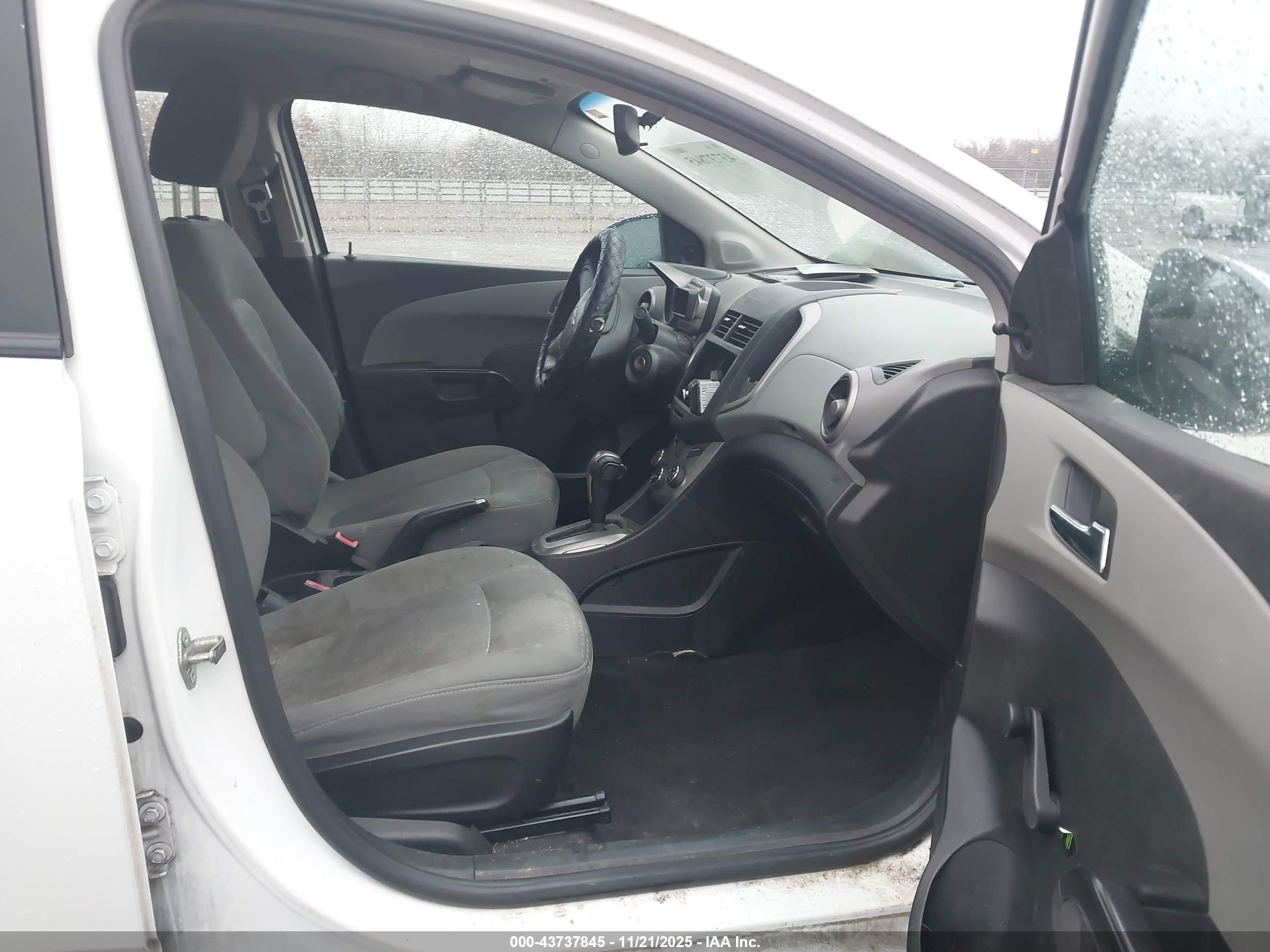 CHEVROLET SONIC image 5