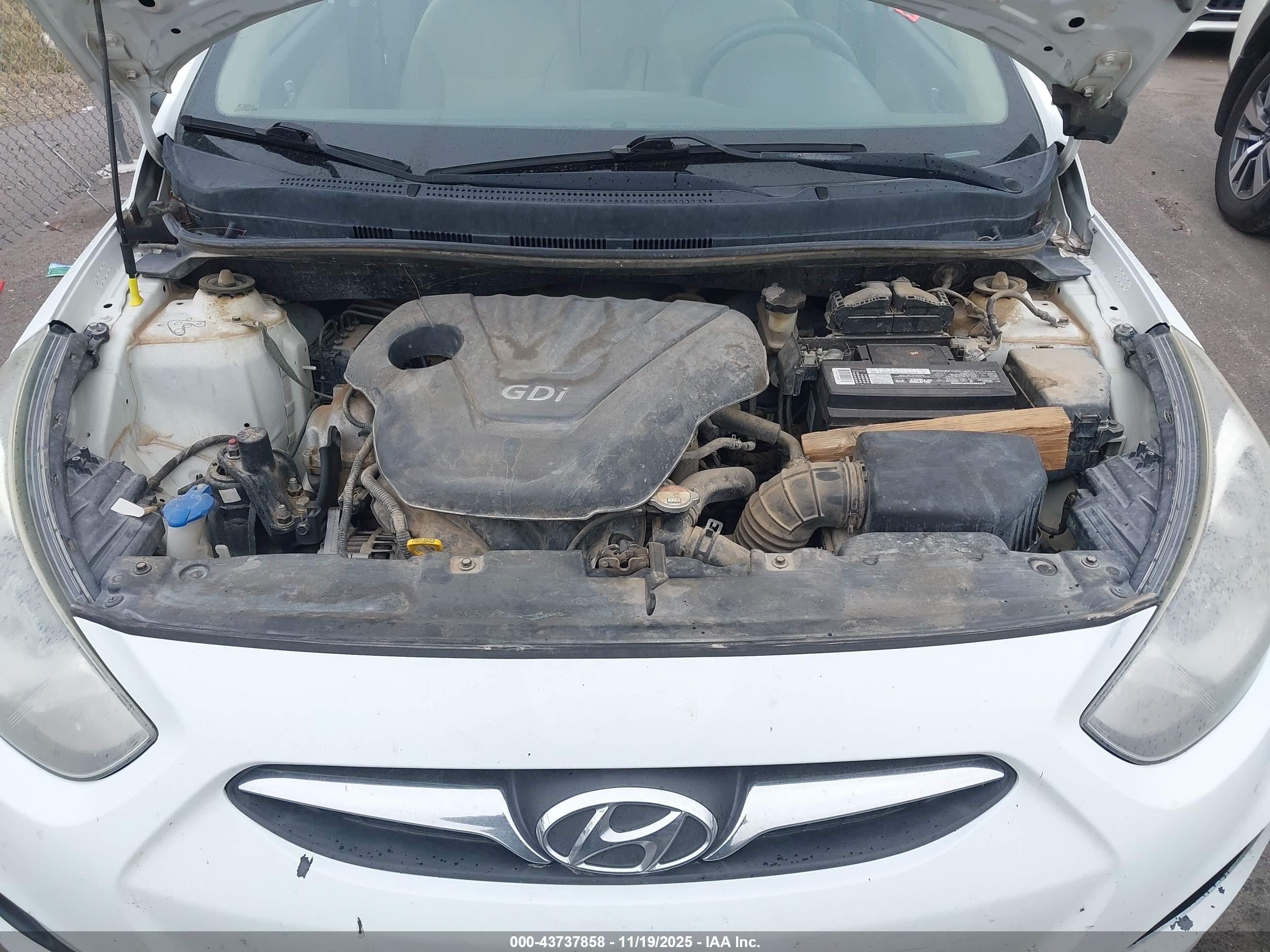 HYUNDAI ACCENT image 10