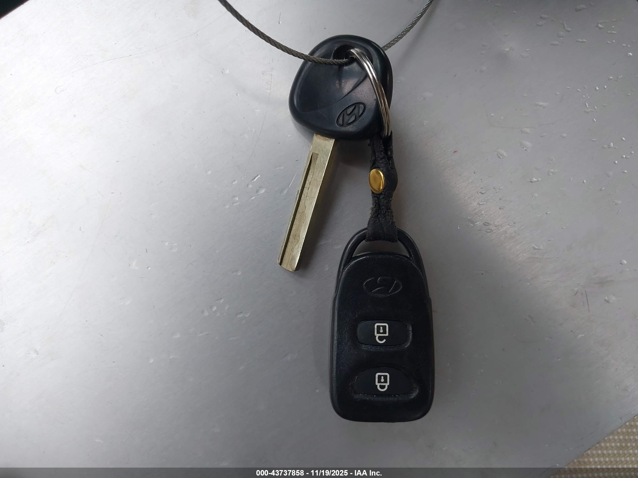 HYUNDAI ACCENT image 11