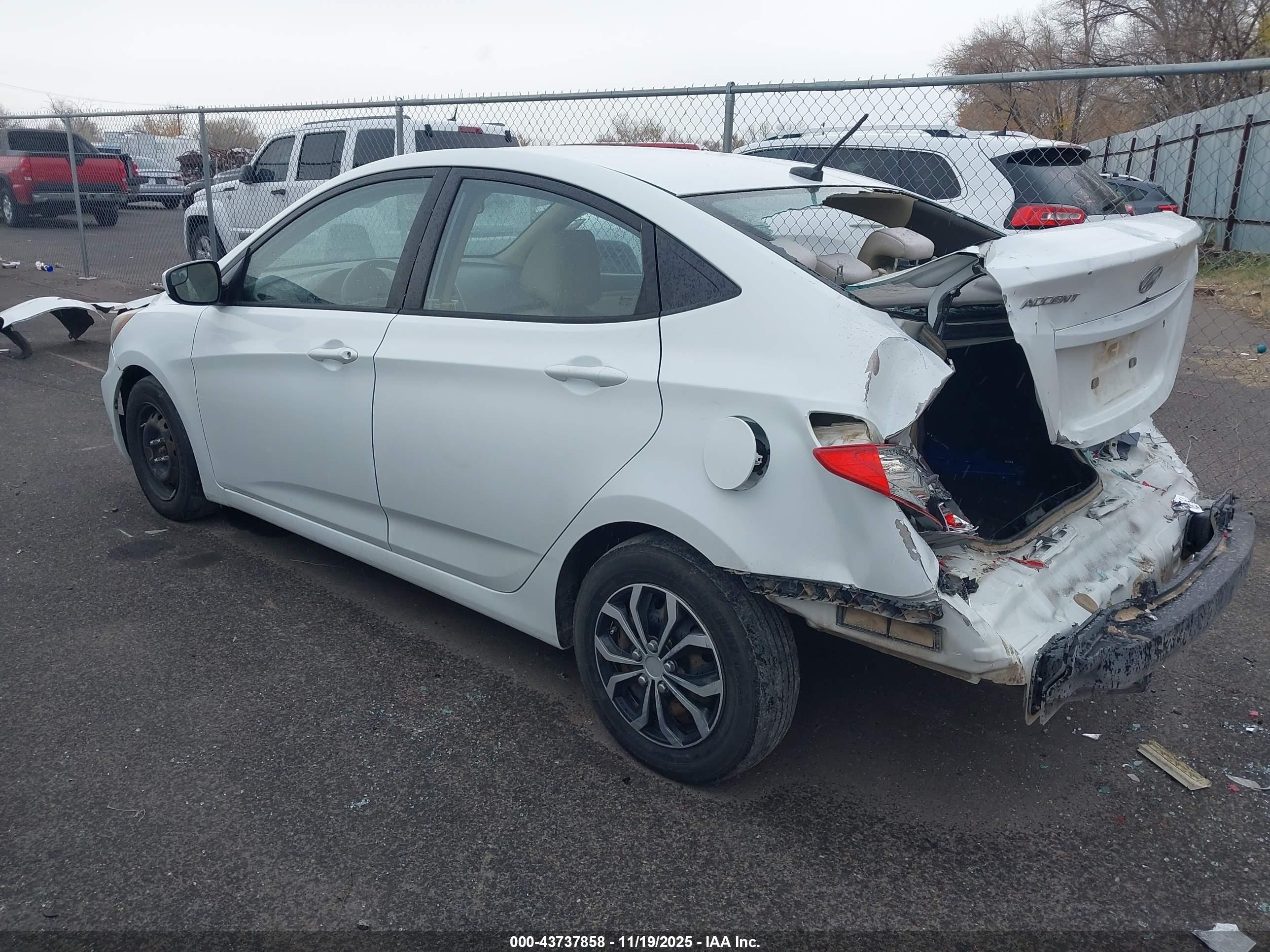 HYUNDAI ACCENT image 3