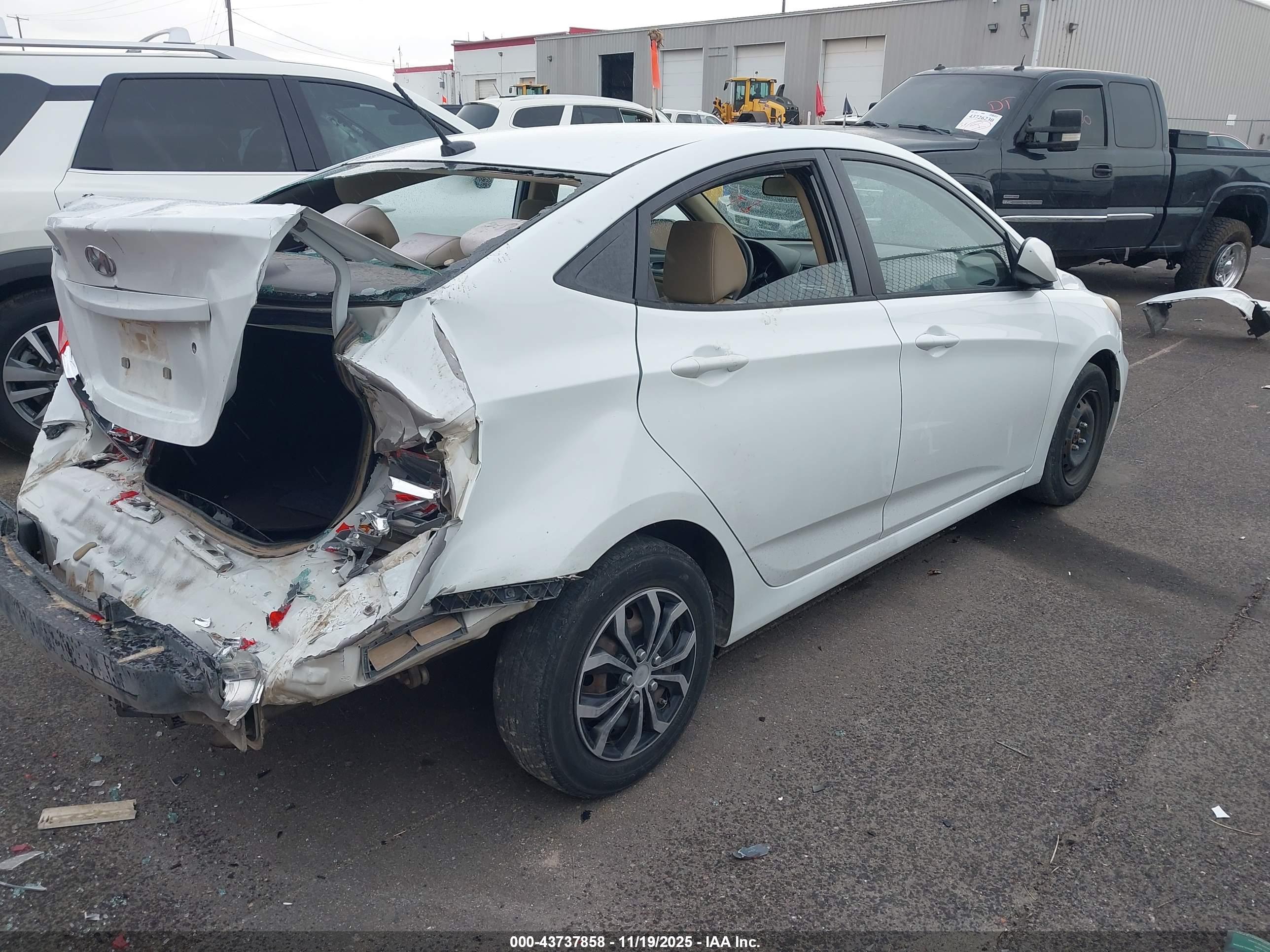 HYUNDAI ACCENT image 4
