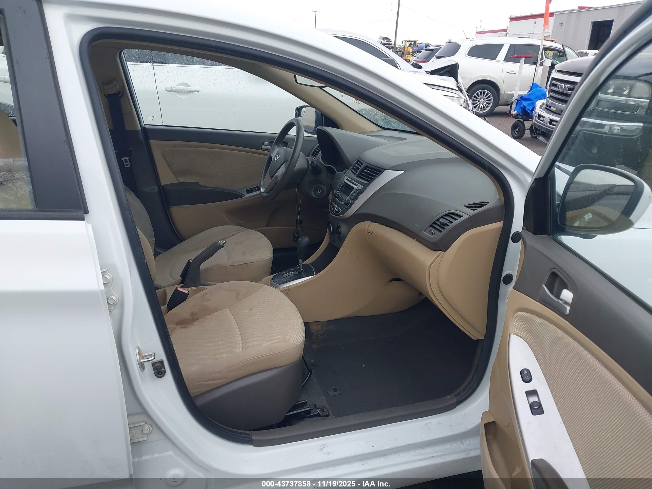 HYUNDAI ACCENT image 5