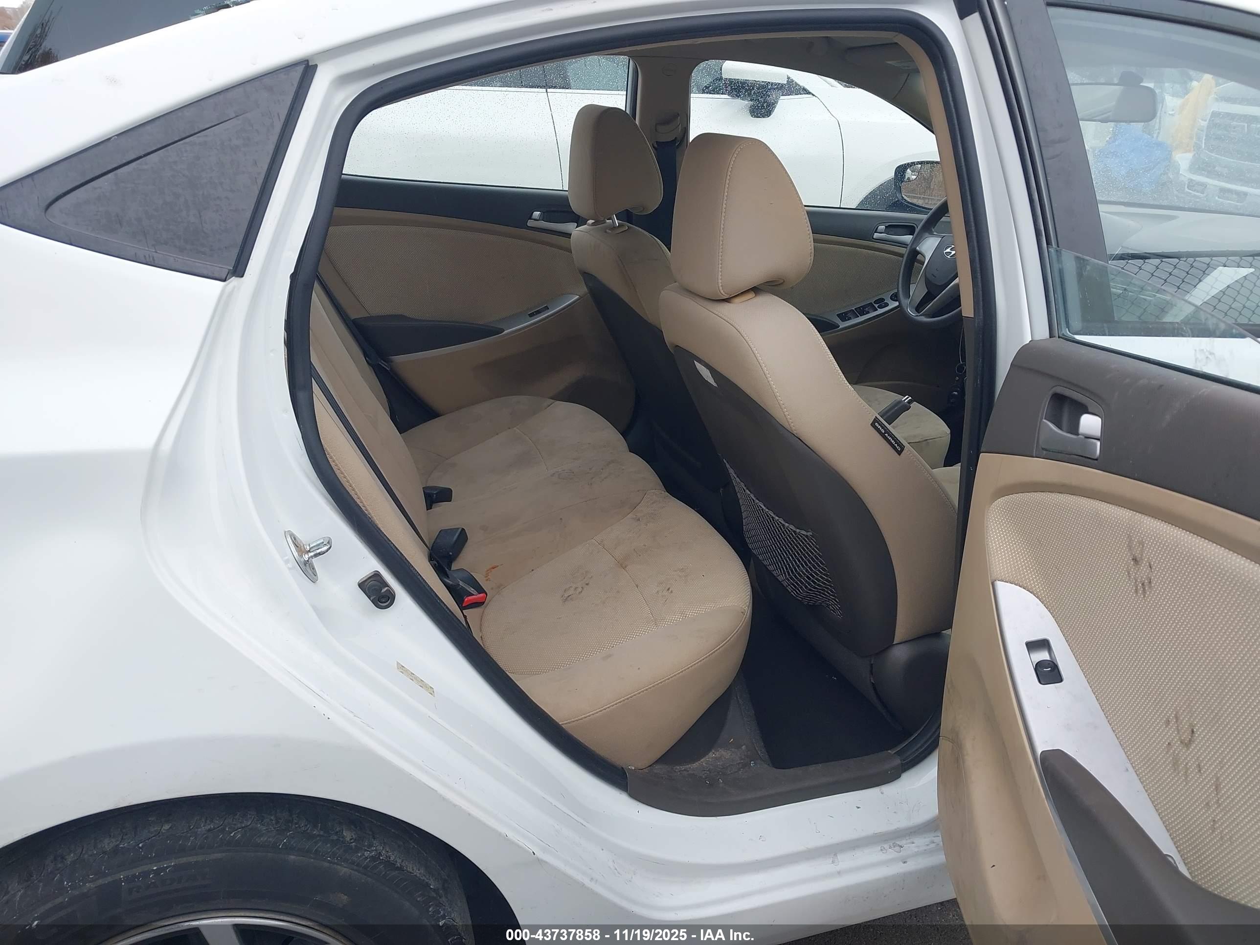 HYUNDAI ACCENT image 8