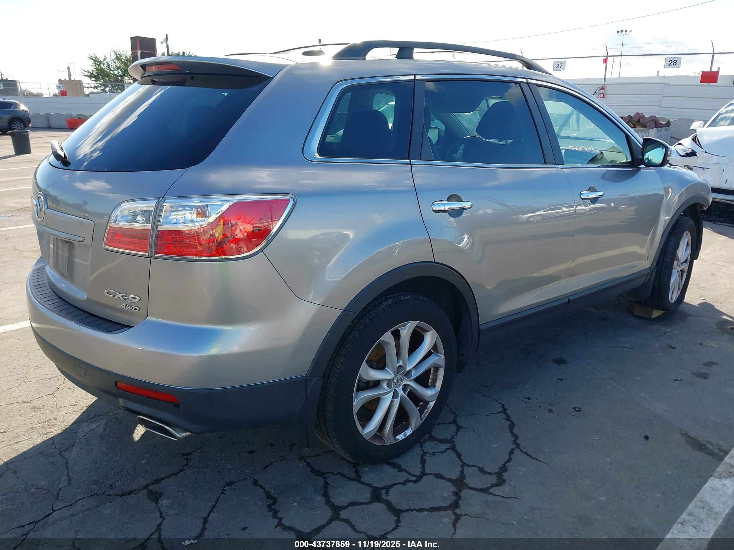MAZDA CX-9 image 4