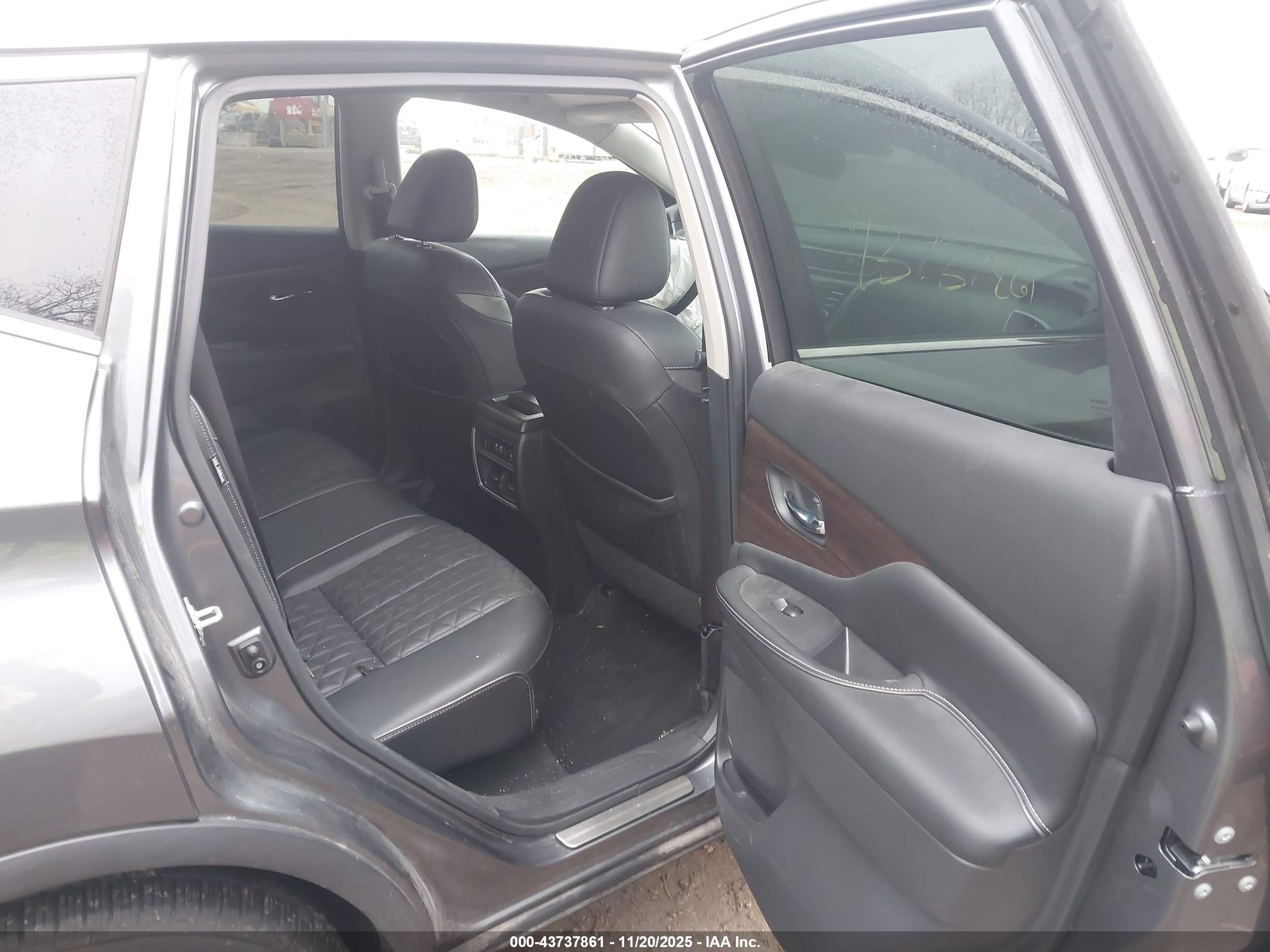 NISSAN MURANO image 8