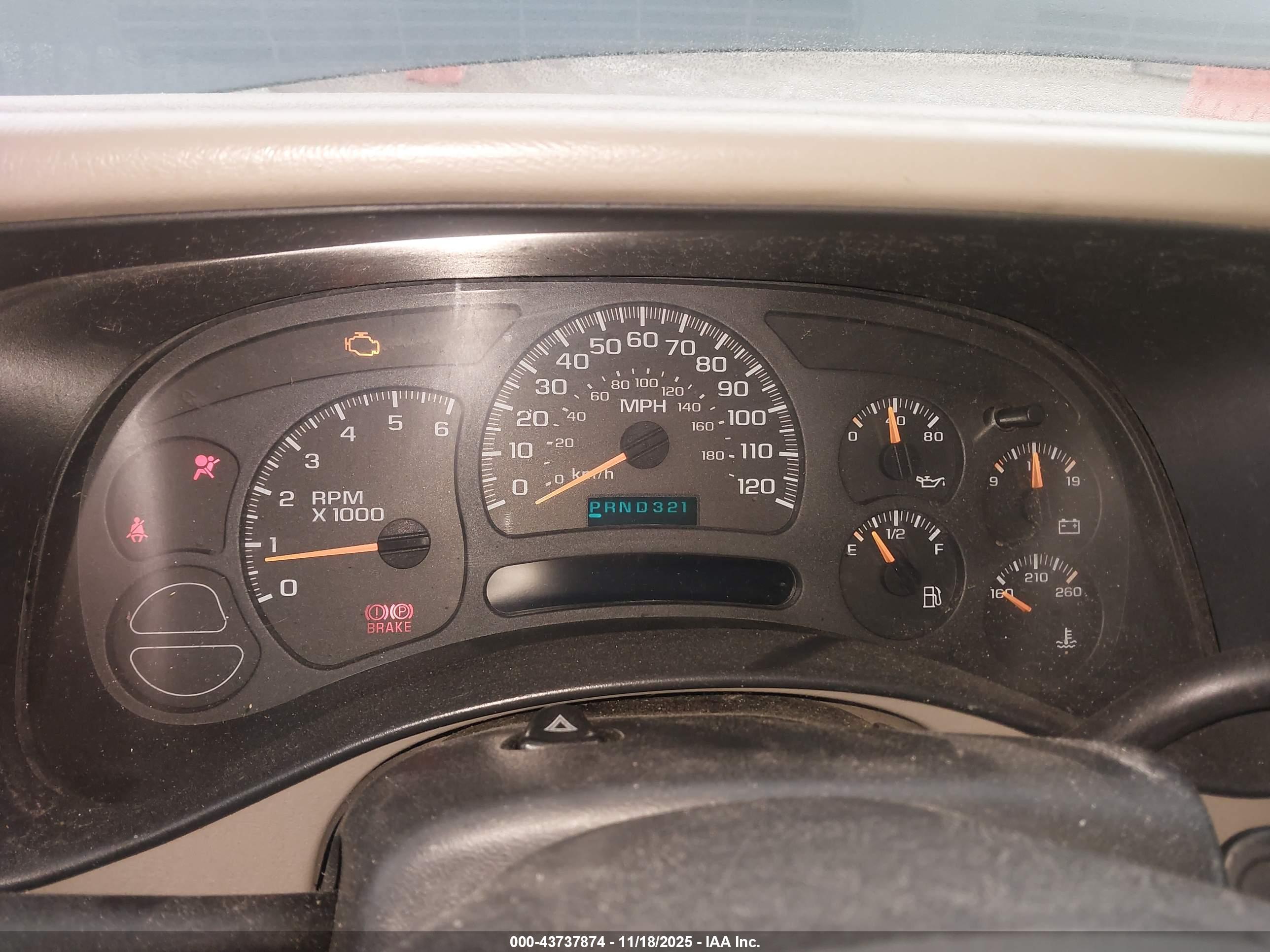 CHEVROLET SUBURBAN image 7