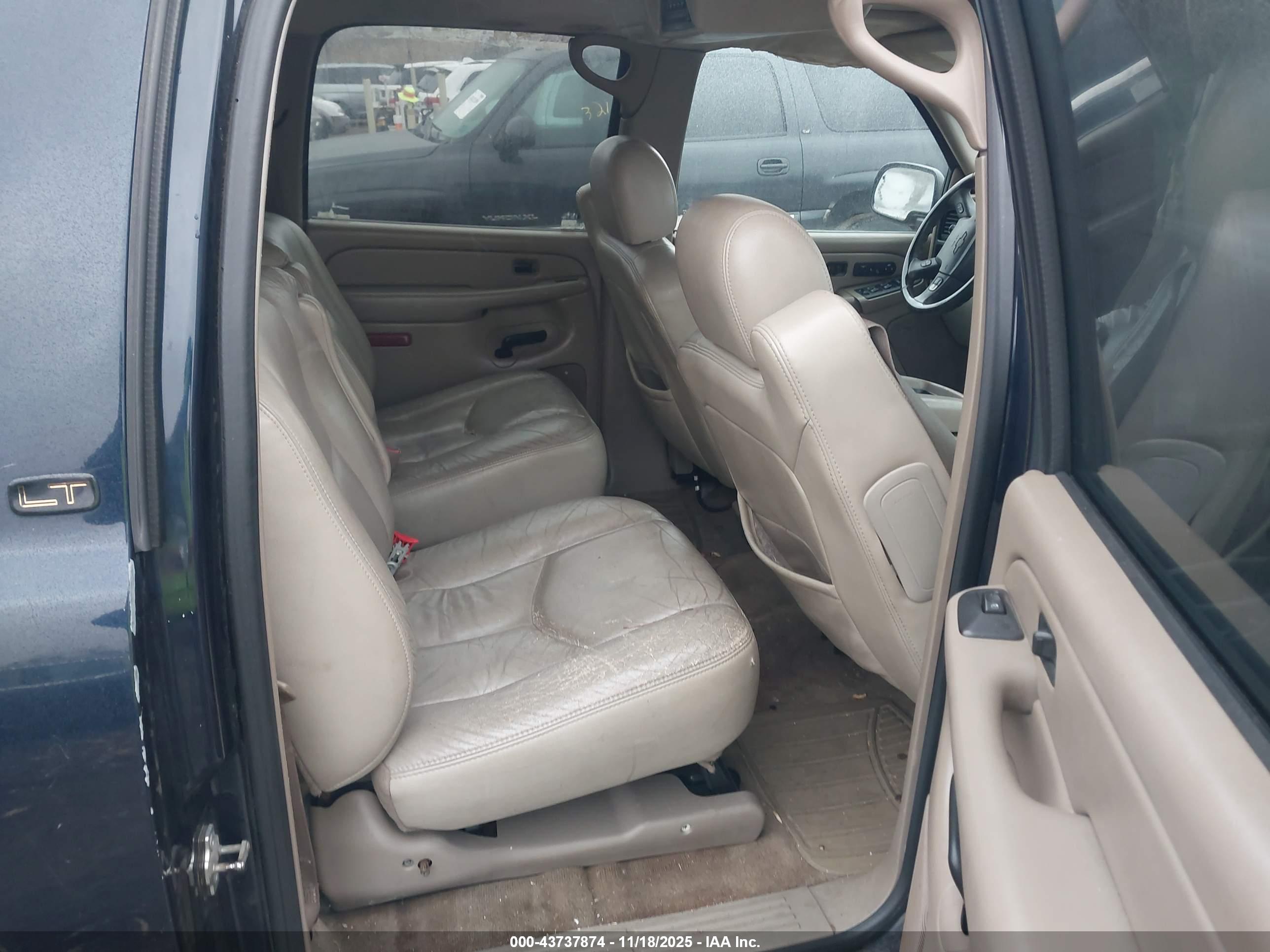 CHEVROLET SUBURBAN image 8