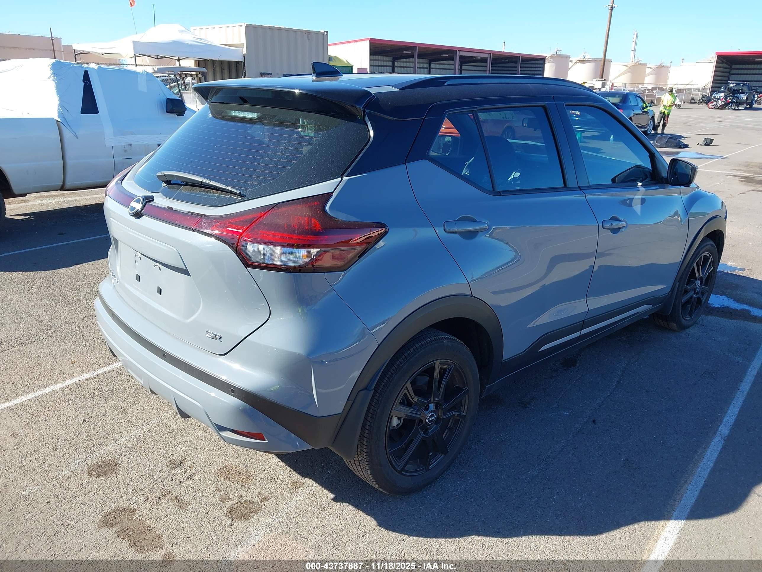 NISSAN KICKS image 4