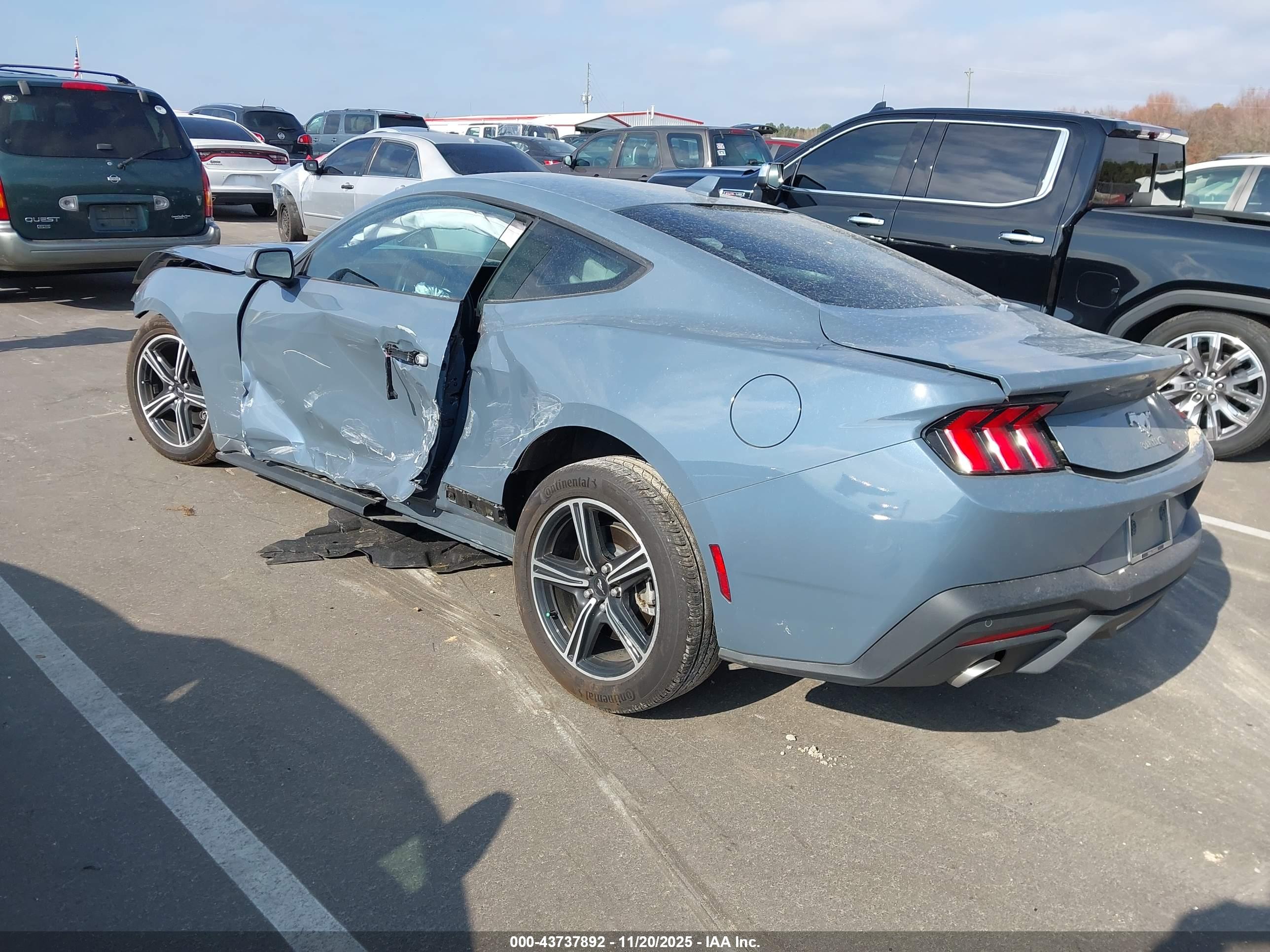FORD MUSTANG image 3