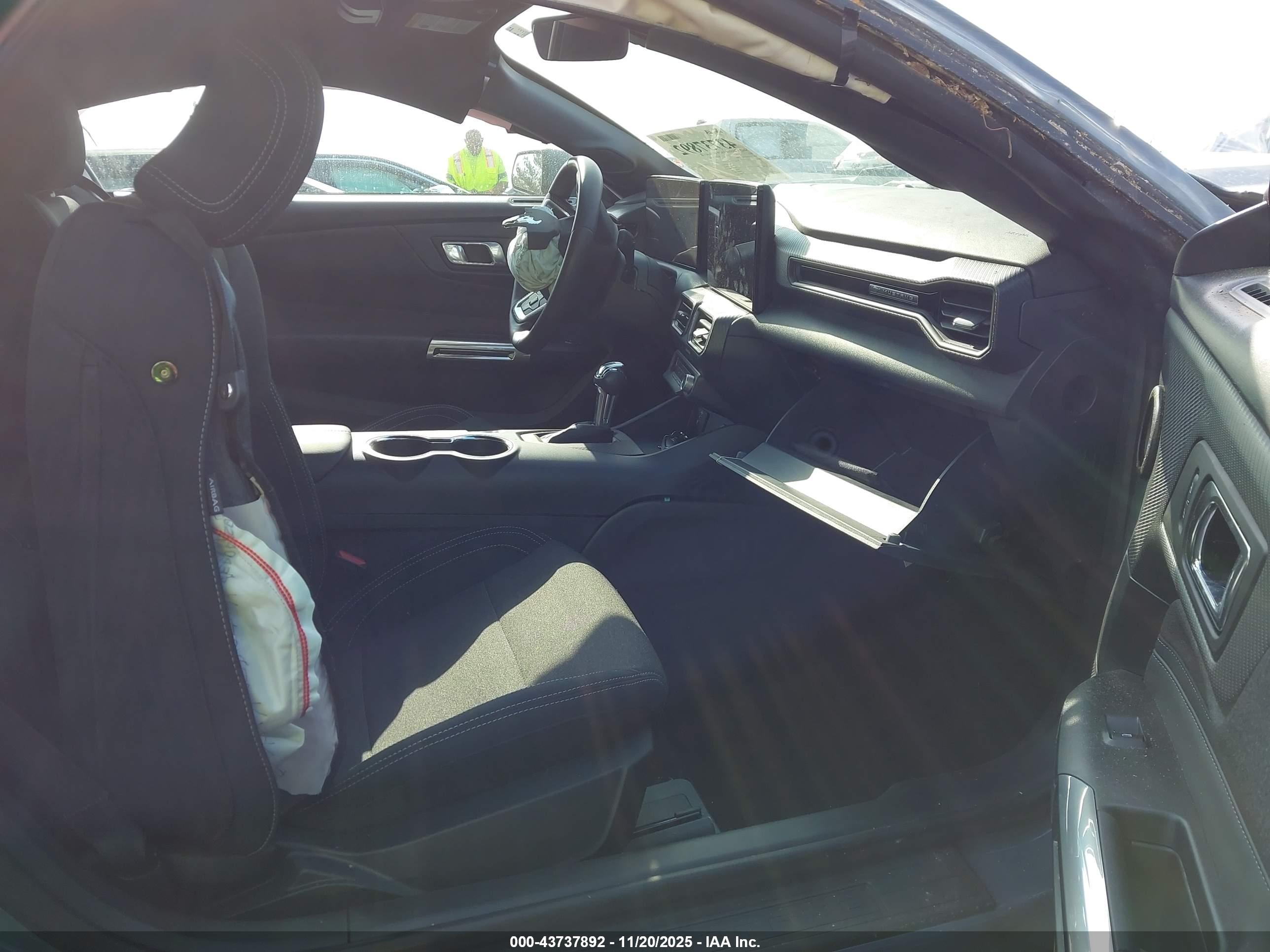FORD MUSTANG image 5