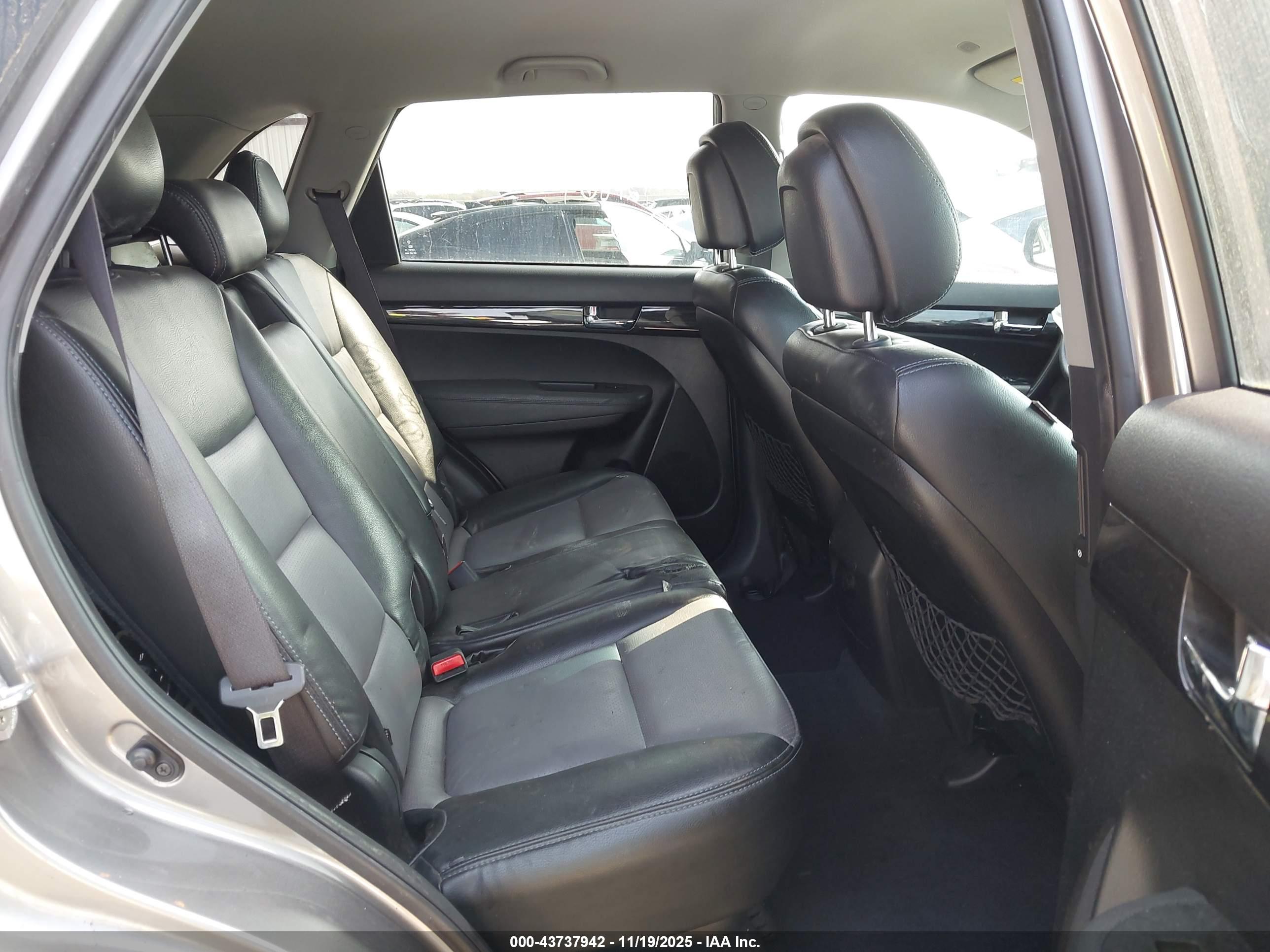 KIA SORENTO image 8