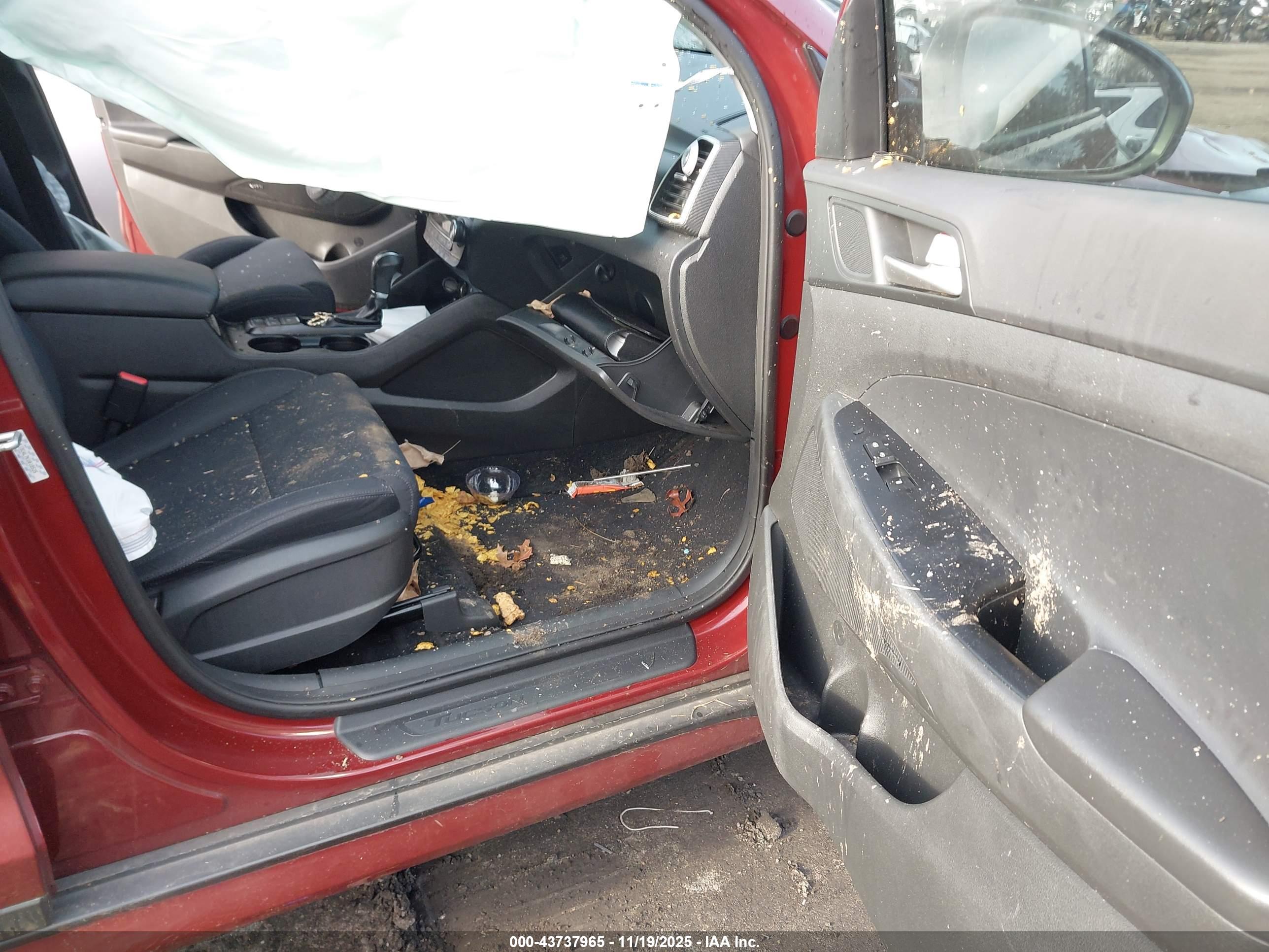 HYUNDAI TUCSON image 5
