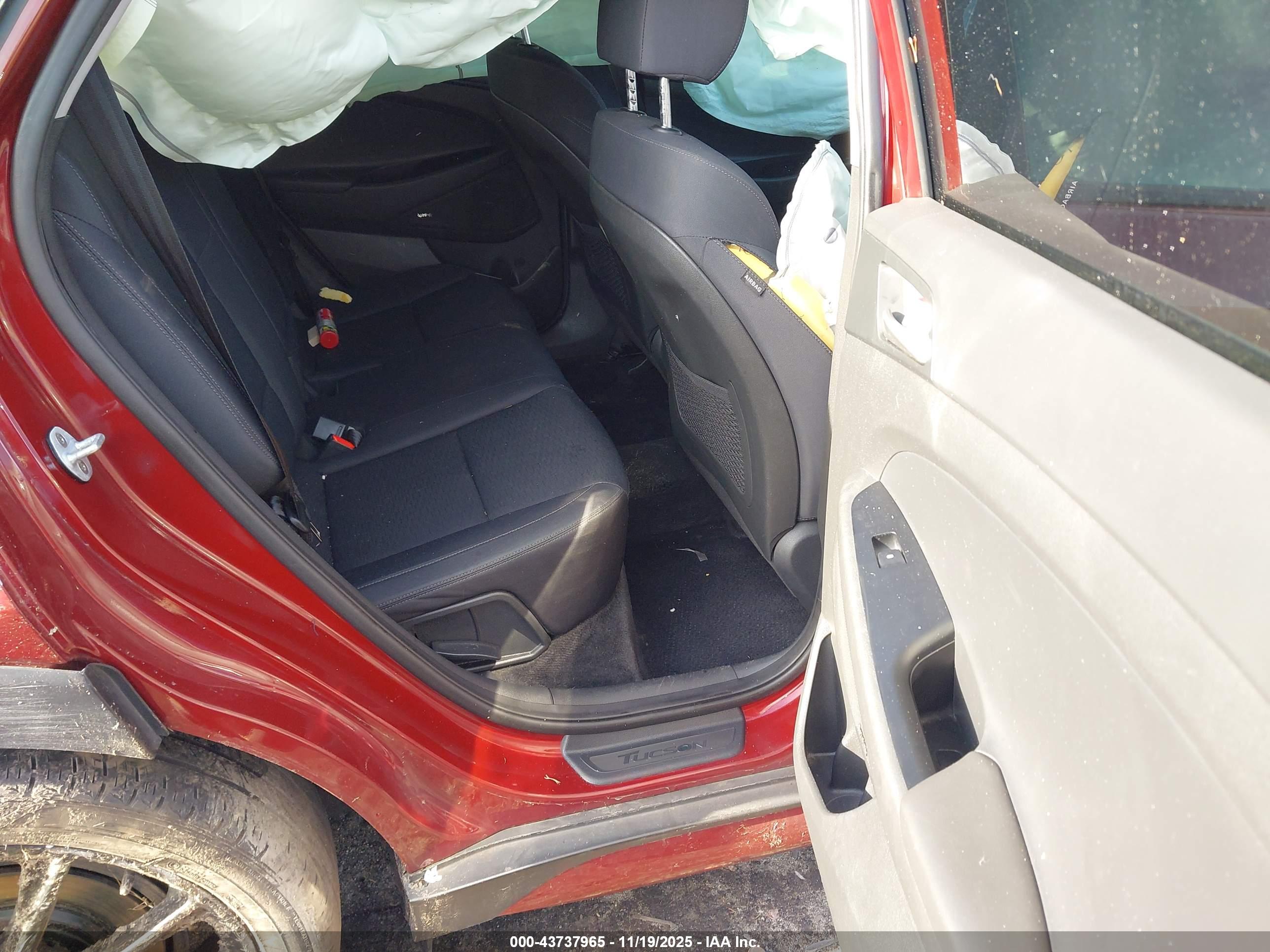 HYUNDAI TUCSON image 8