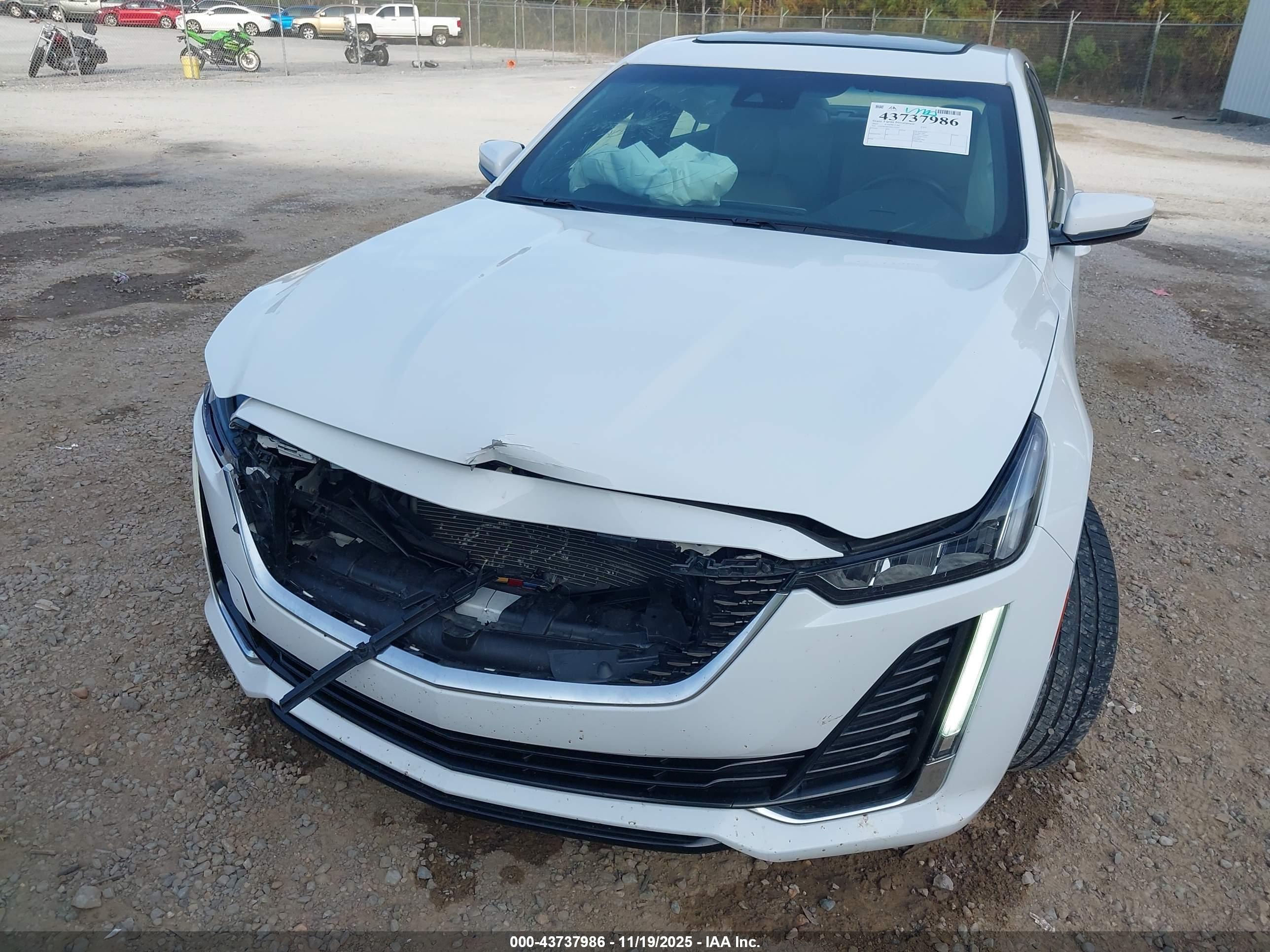 CADILLAC CT5 image 6
