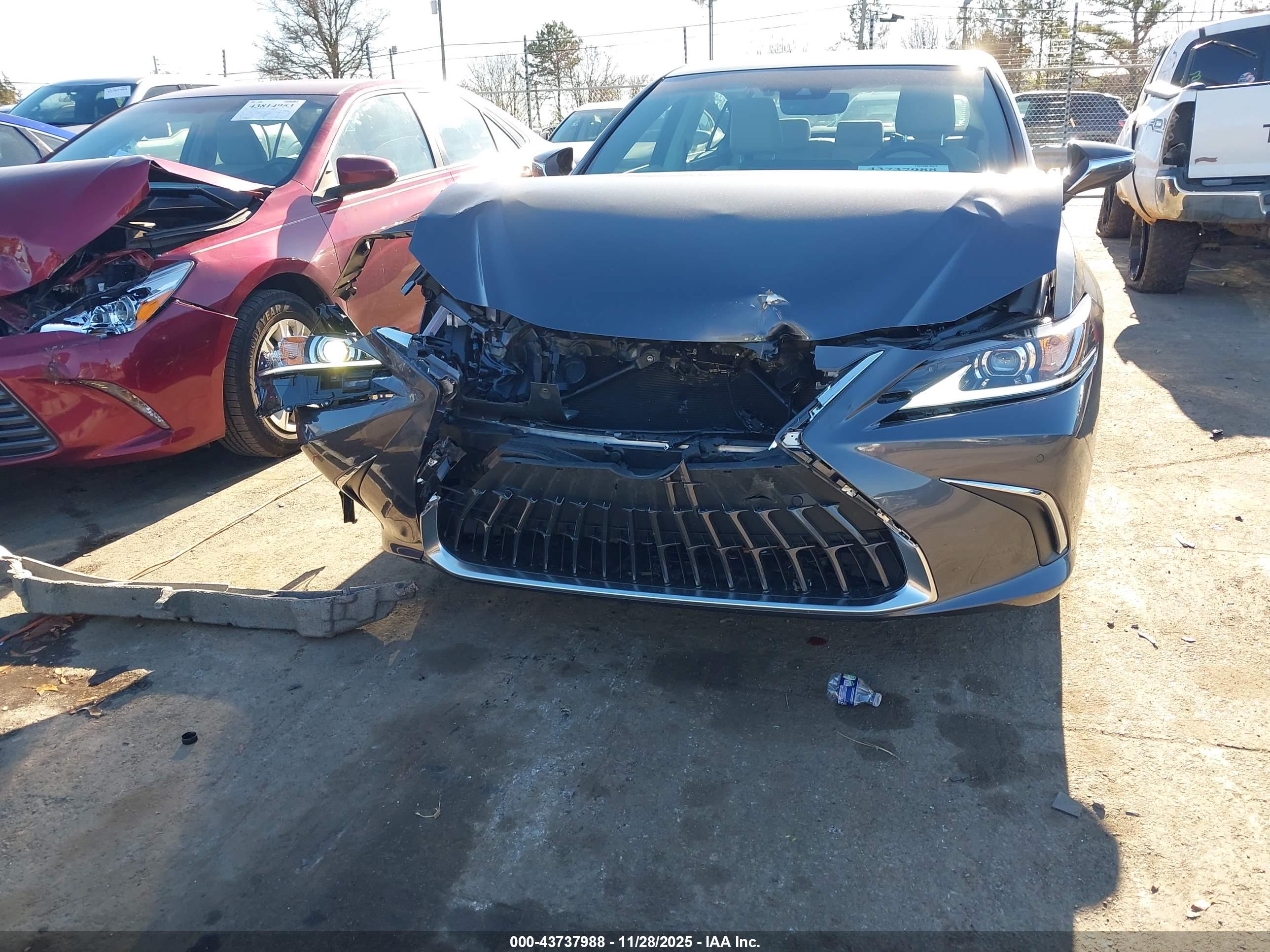 LEXUS ES image 6