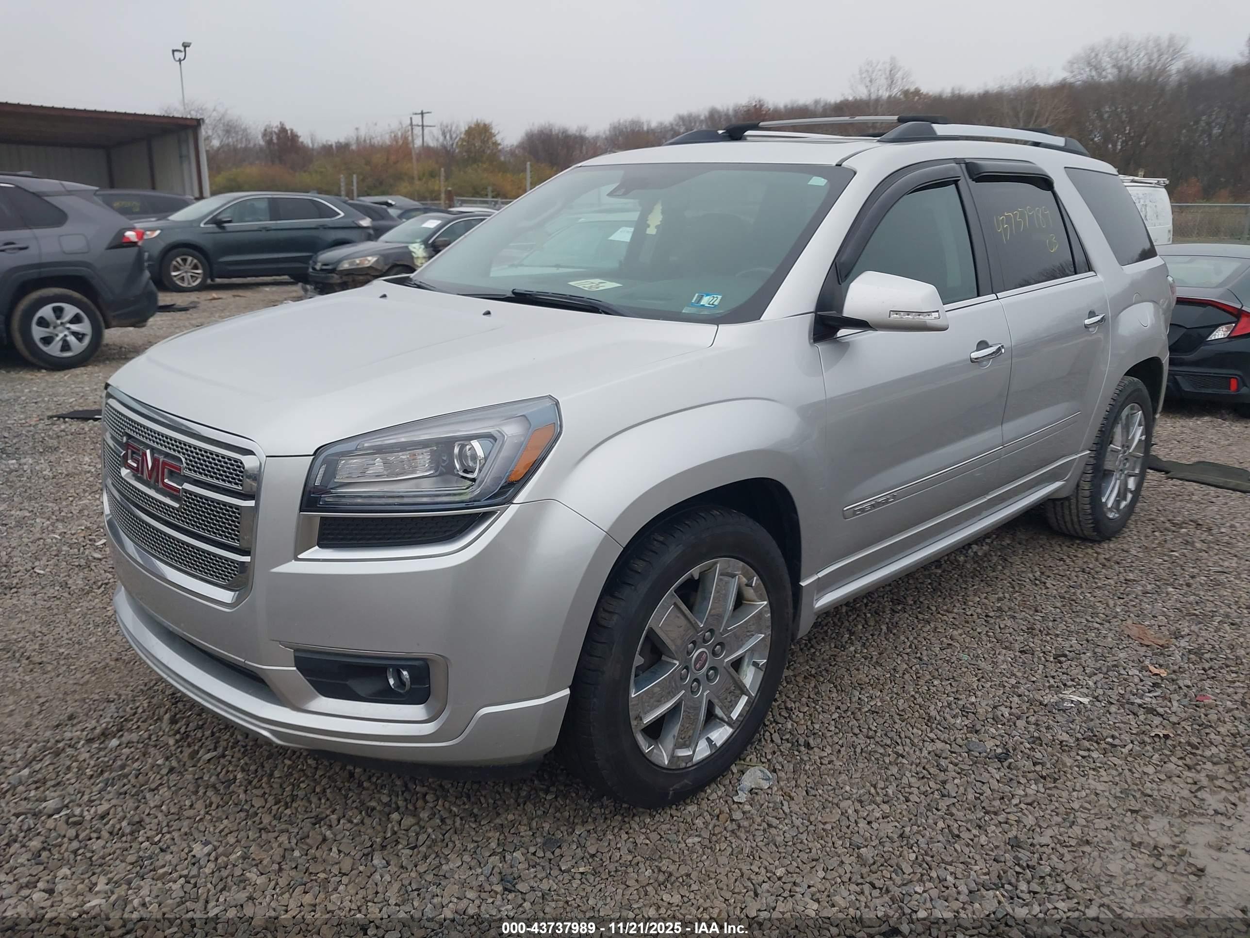 GMC ACADIA image 2