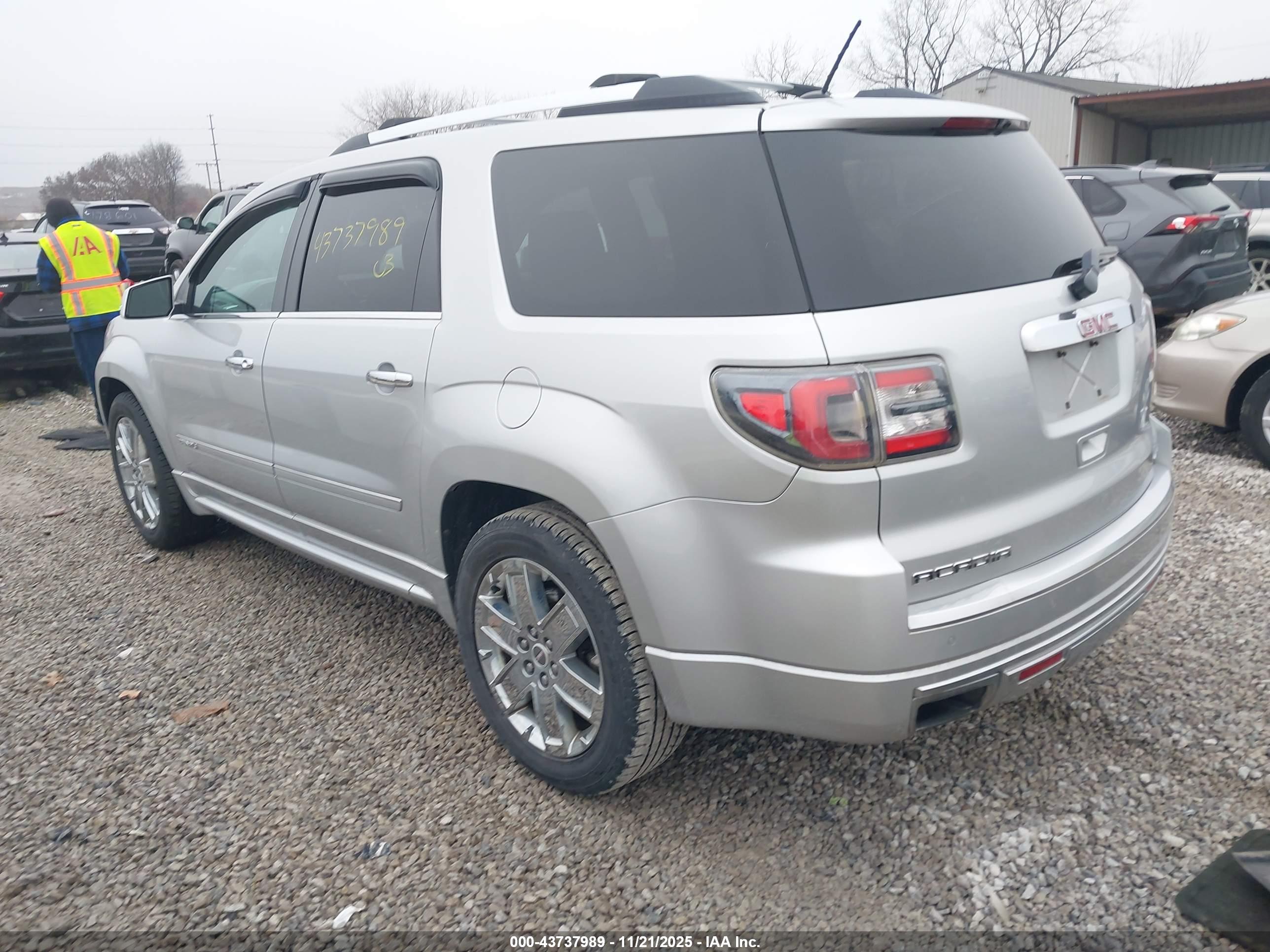 GMC ACADIA image 3