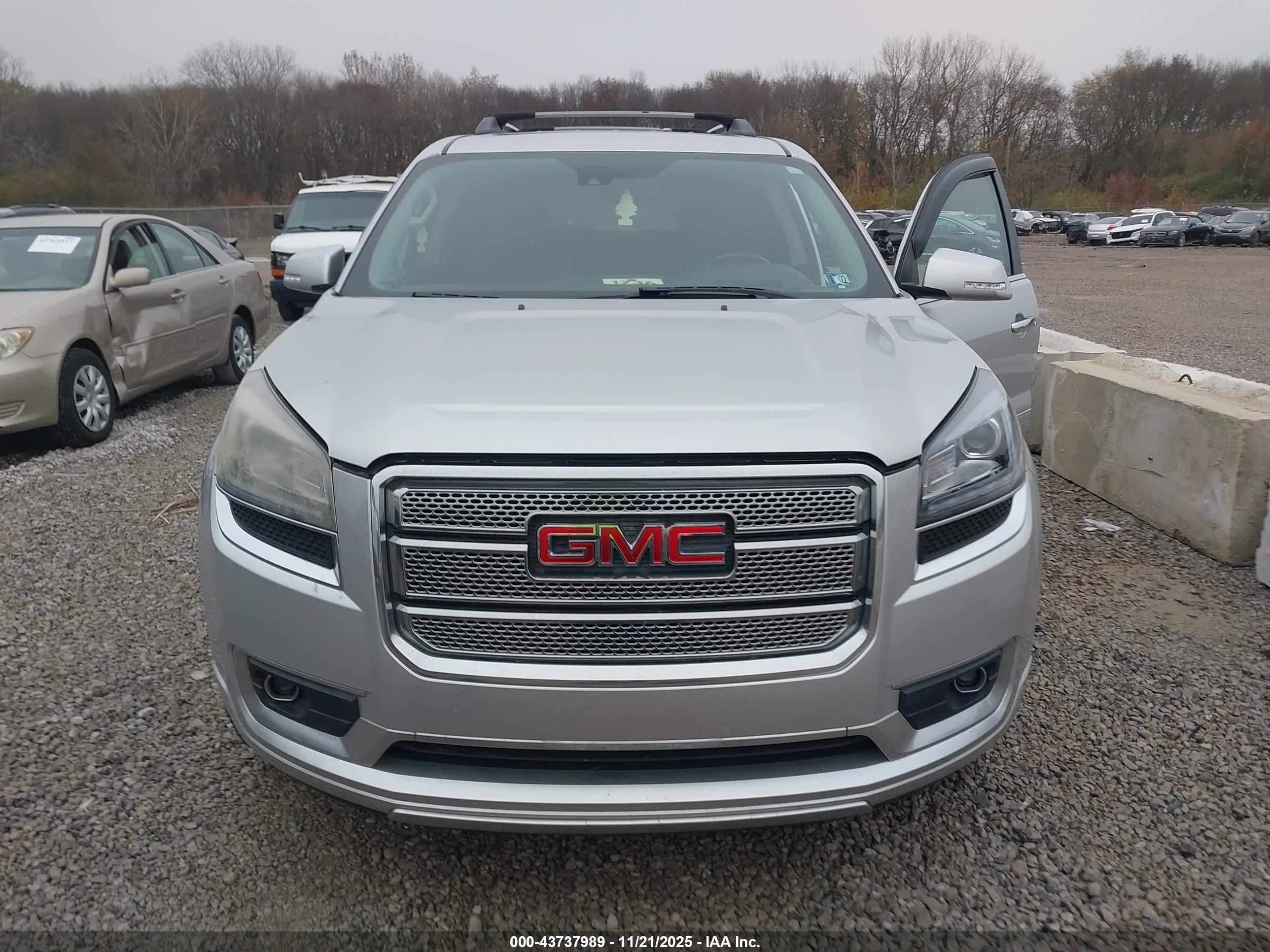 GMC ACADIA image 6