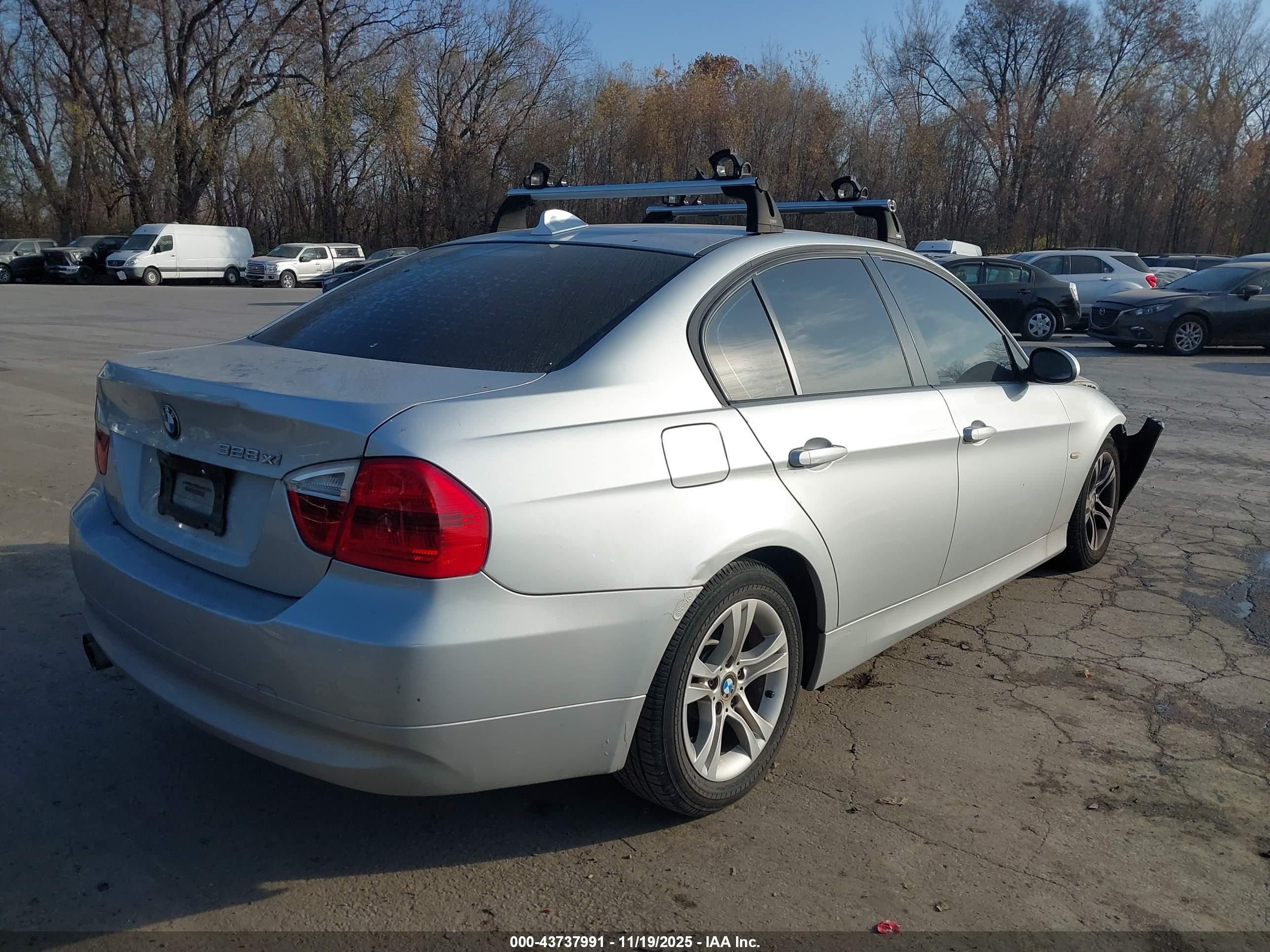 BMW 328XI image 4