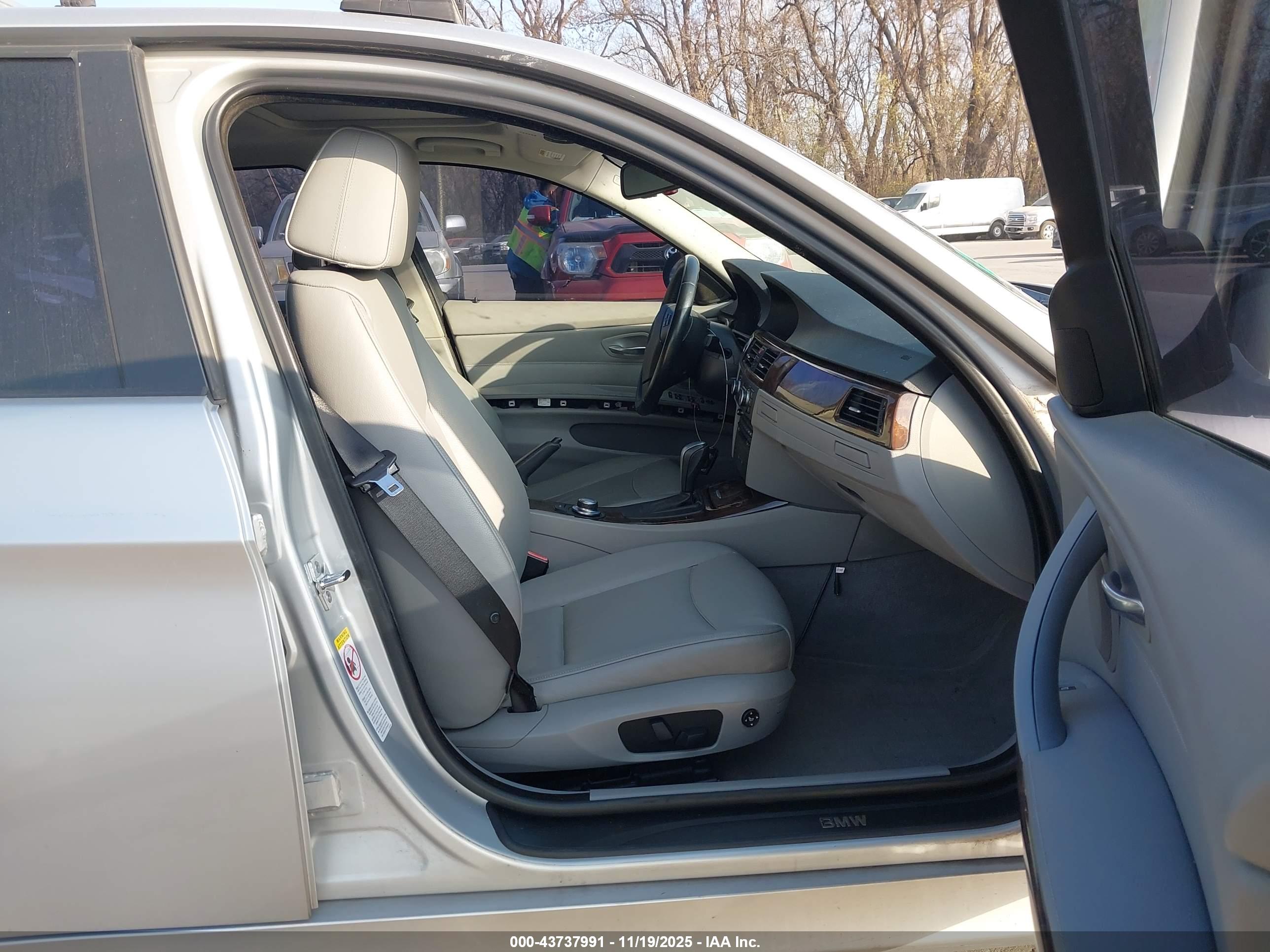 BMW 328XI image 5