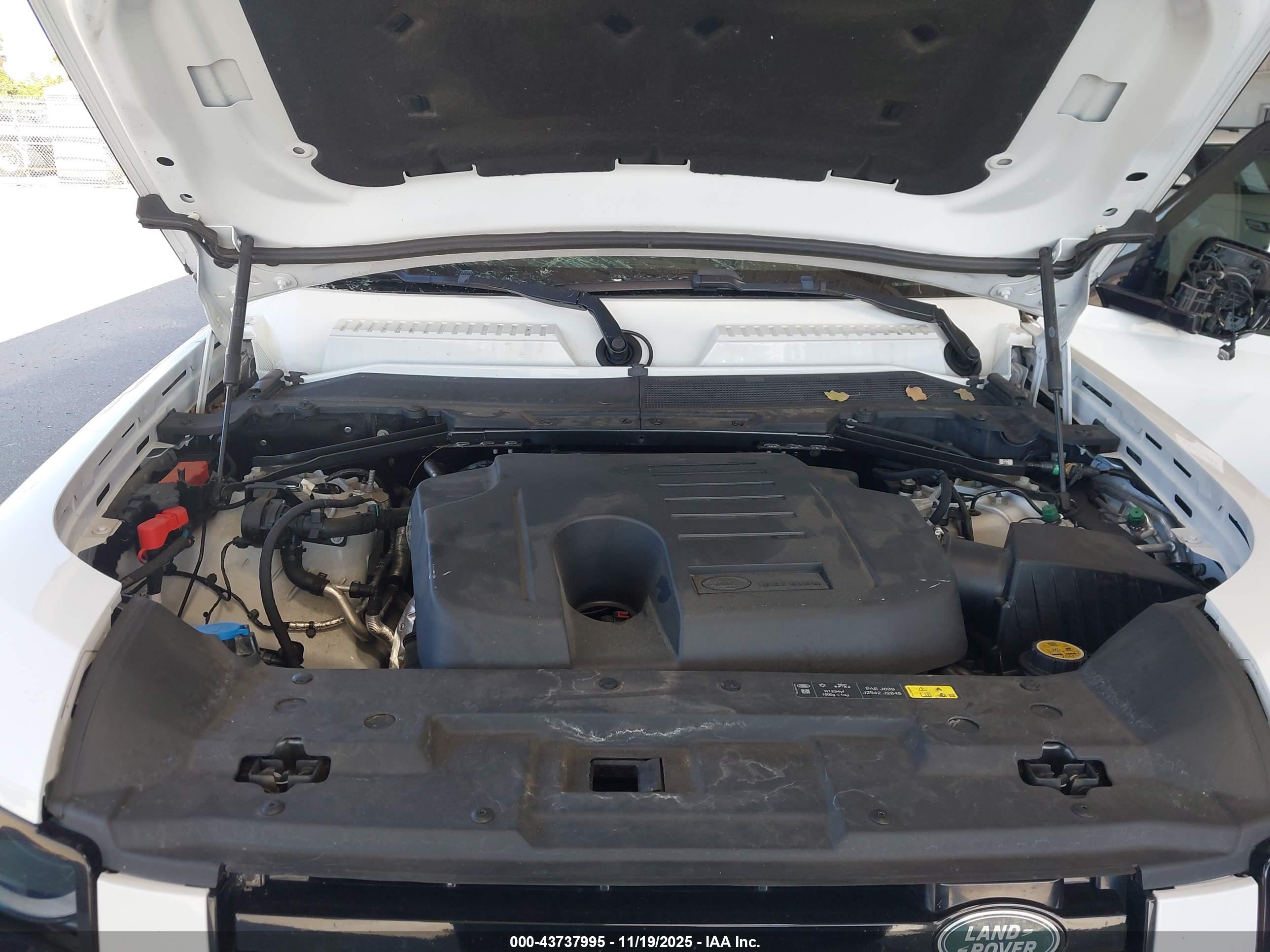 LAND ROVER image 10