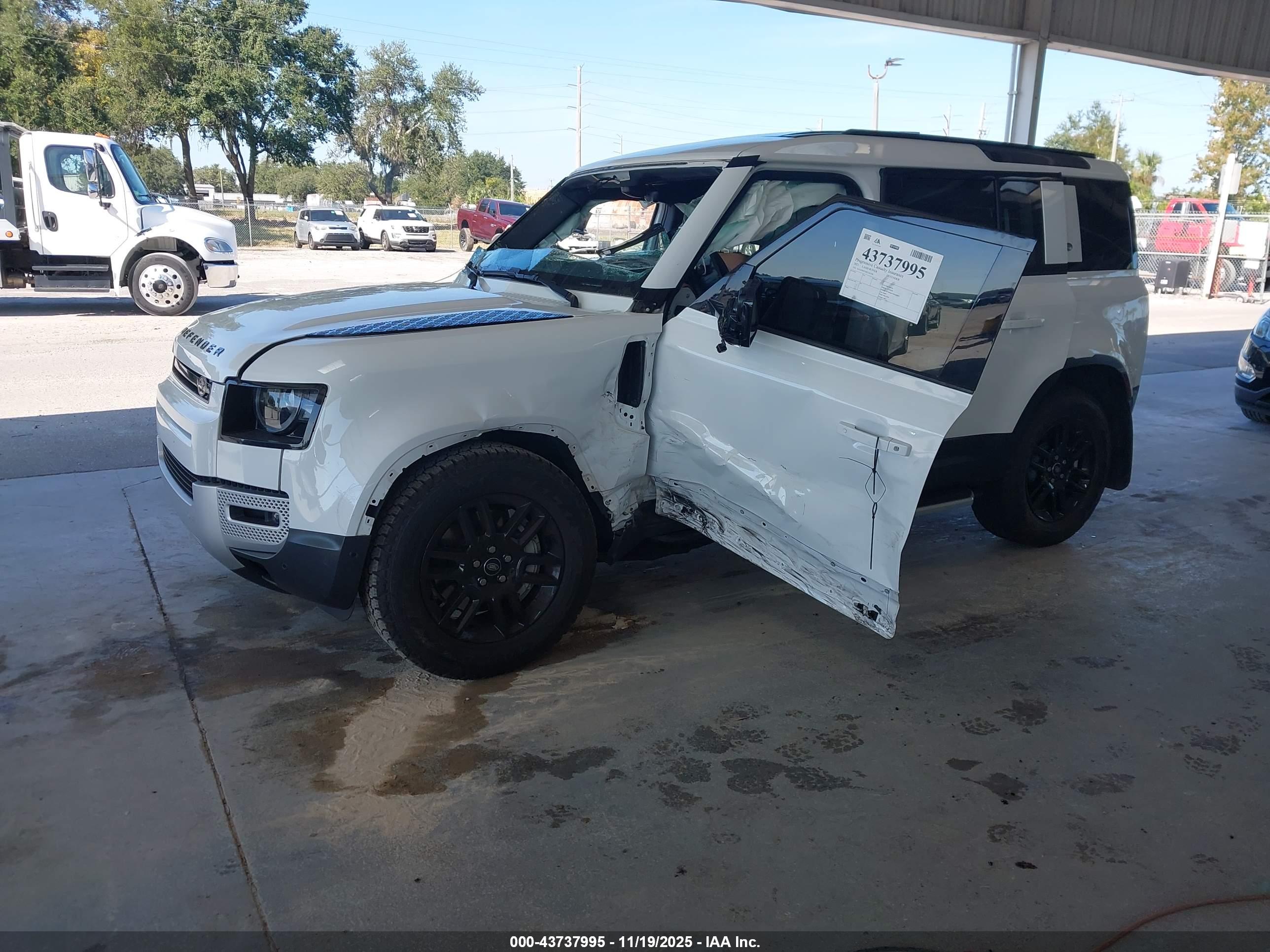 LAND ROVER image 2