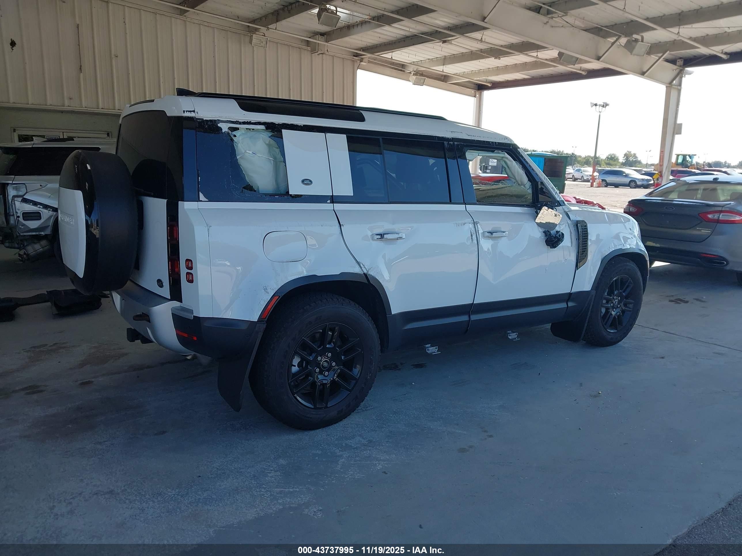LAND ROVER image 4