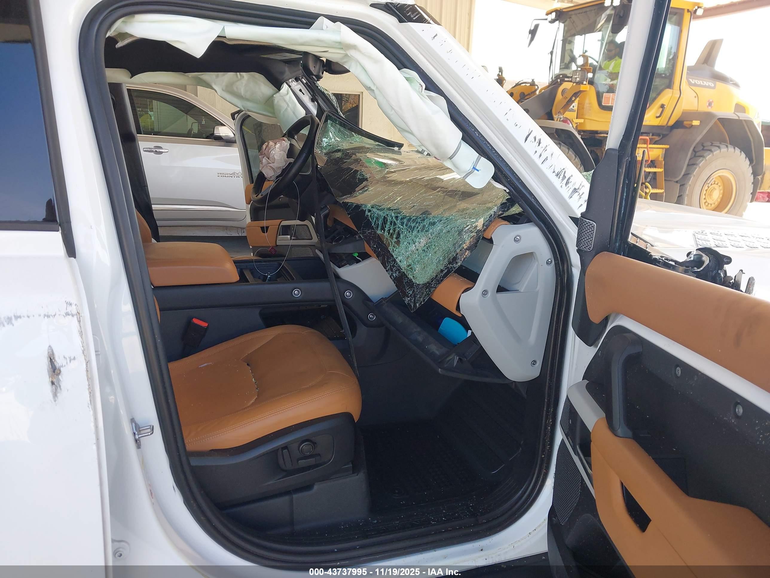 LAND ROVER image 5