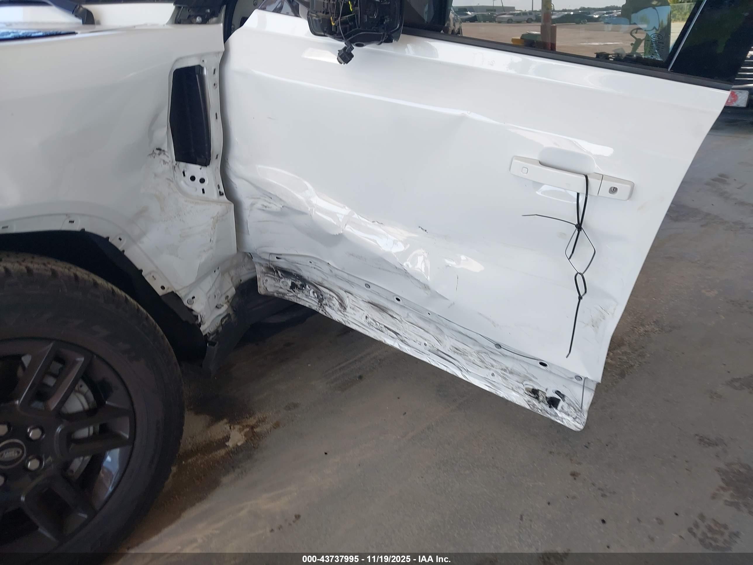 LAND ROVER image 6