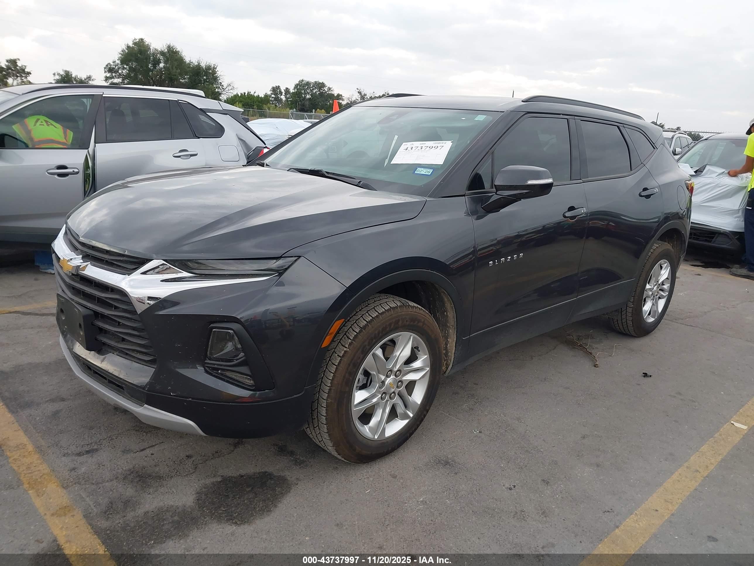 CHEVROLET BLAZER image 2