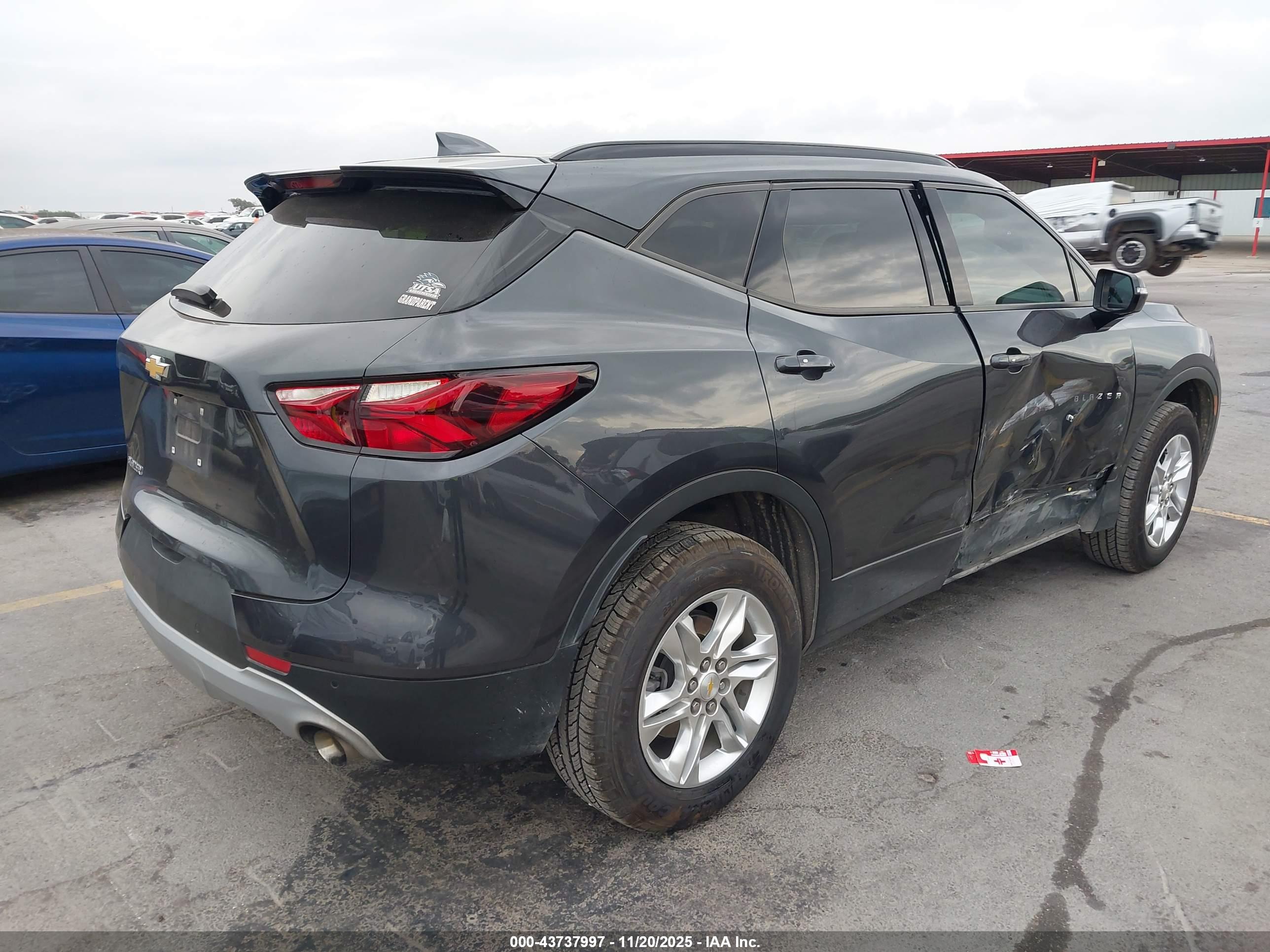 CHEVROLET BLAZER image 4
