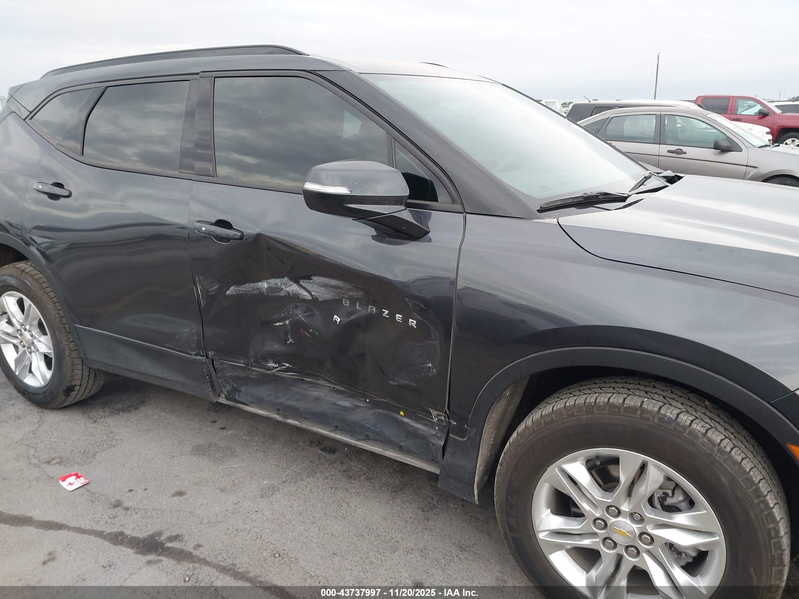 CHEVROLET BLAZER image 6