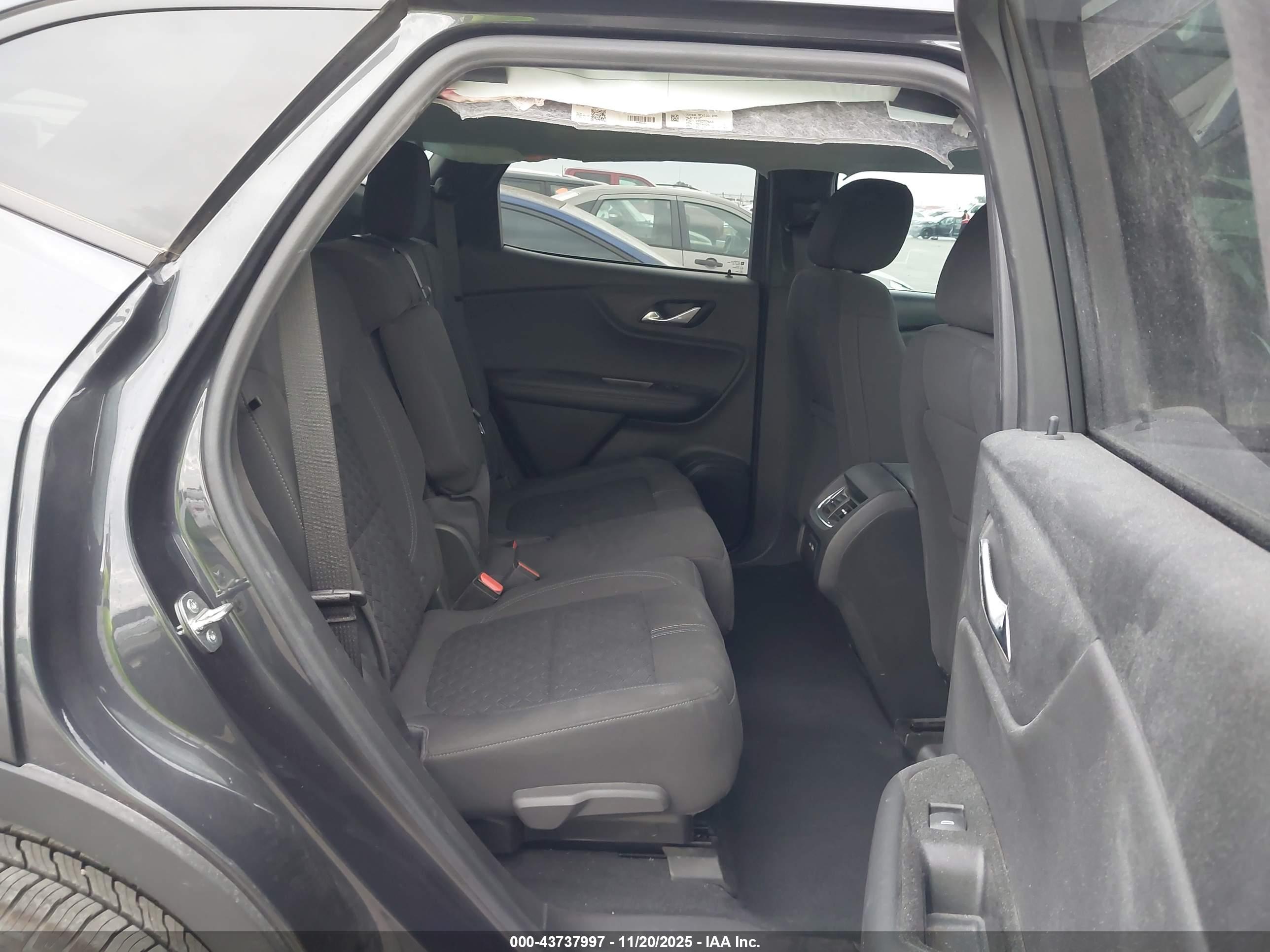 CHEVROLET BLAZER image 8