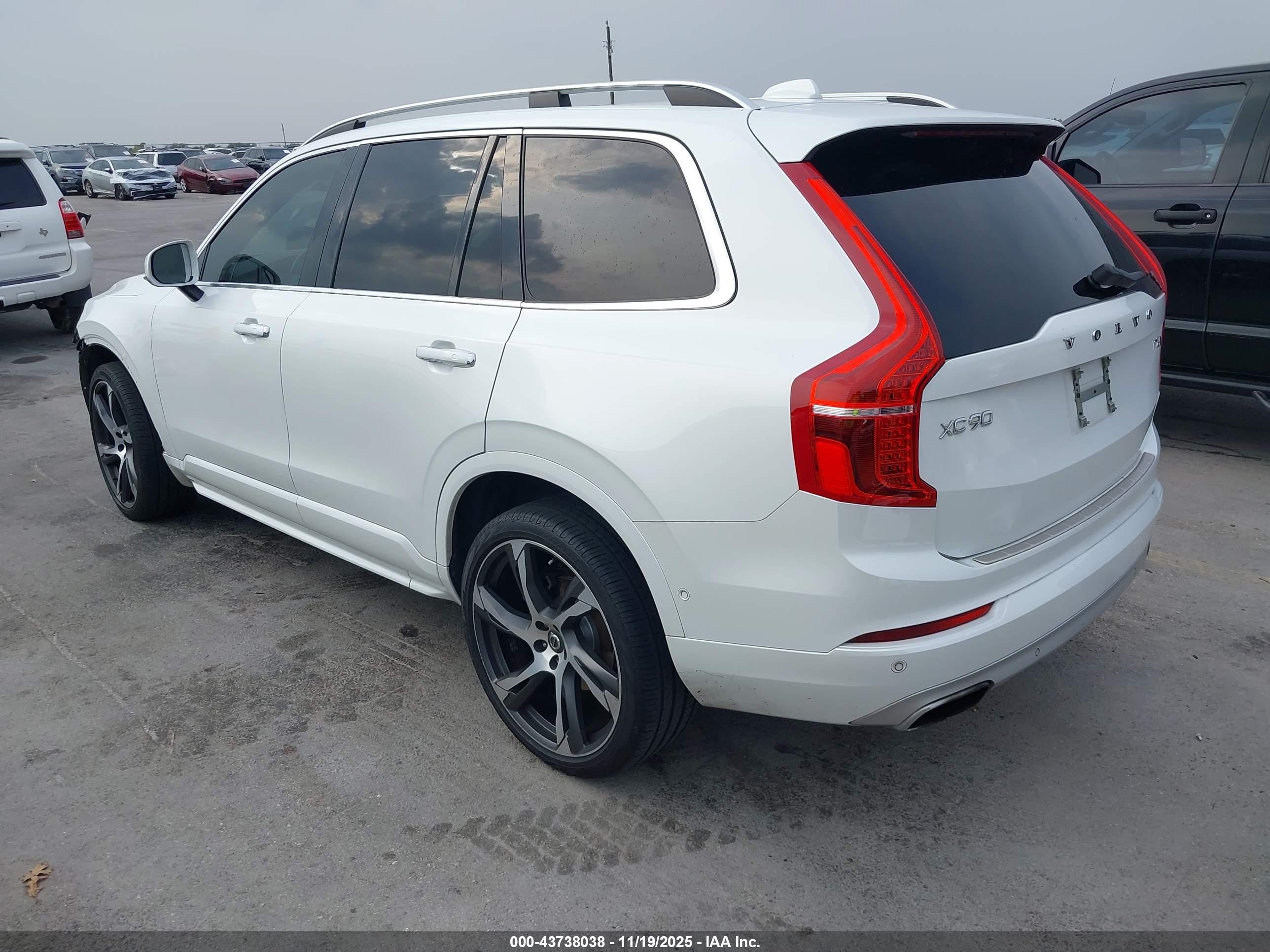 VOLVO XC90 image 3