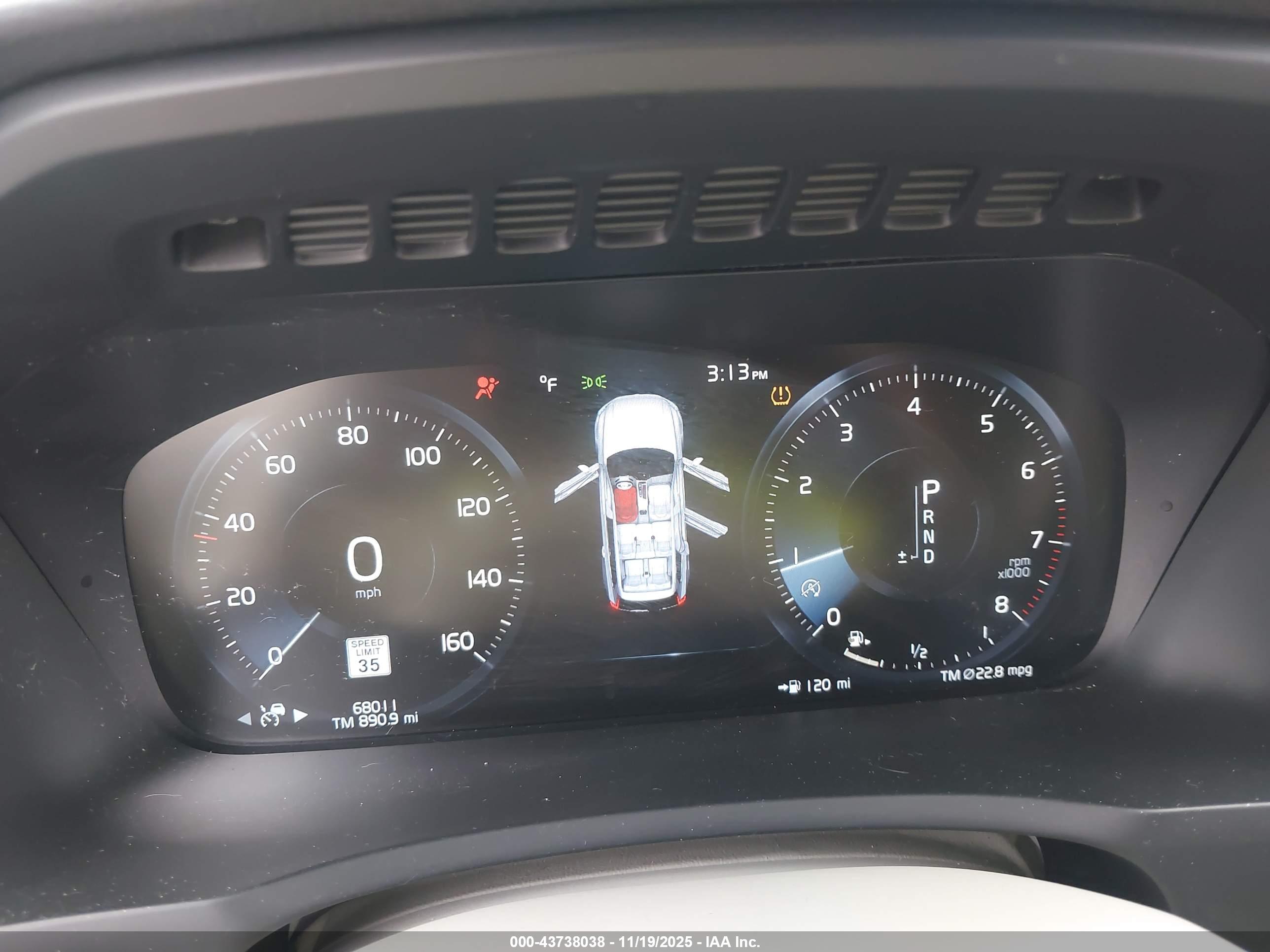 VOLVO XC90 image 7