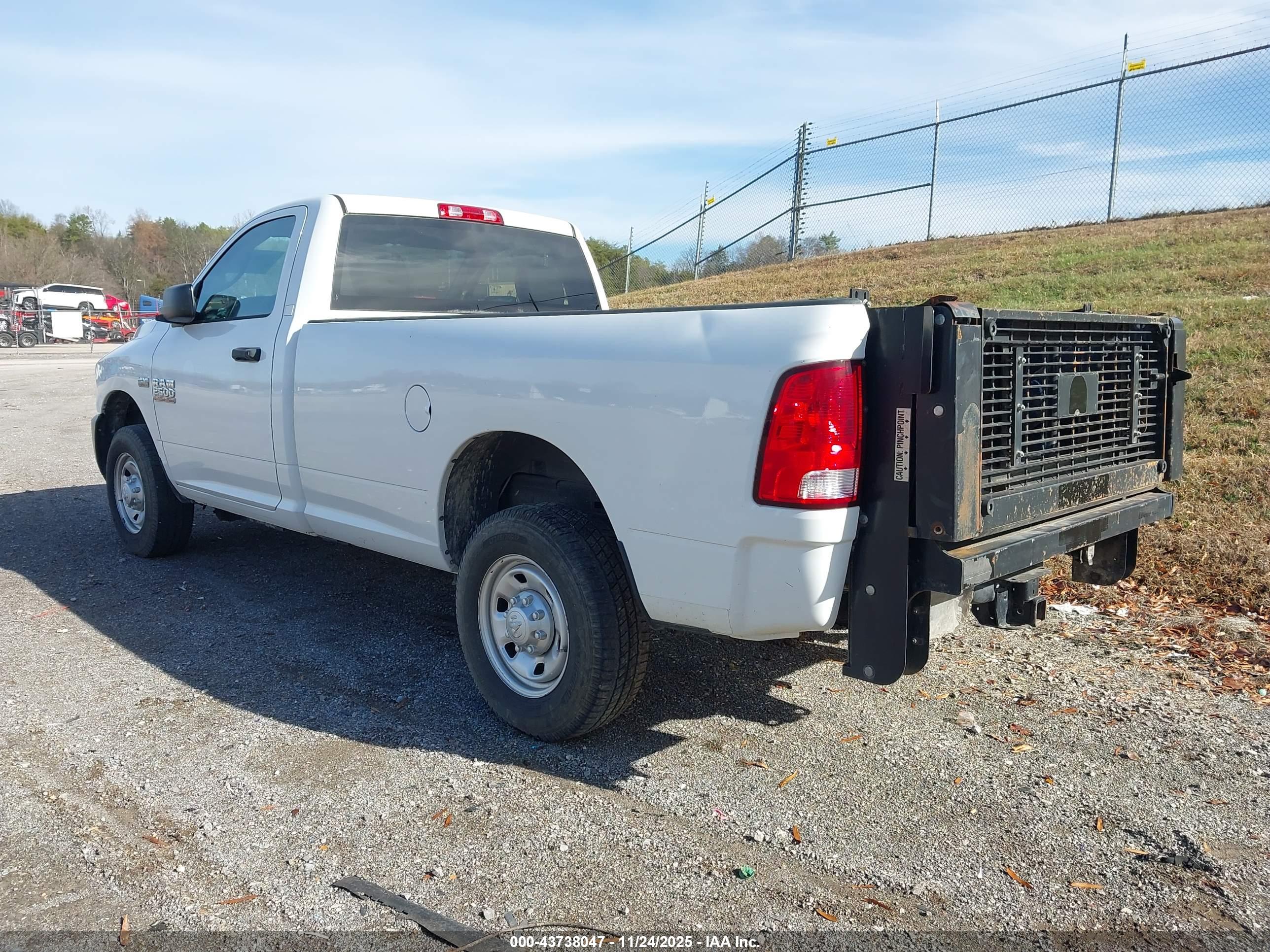 RAM 2500 image 3