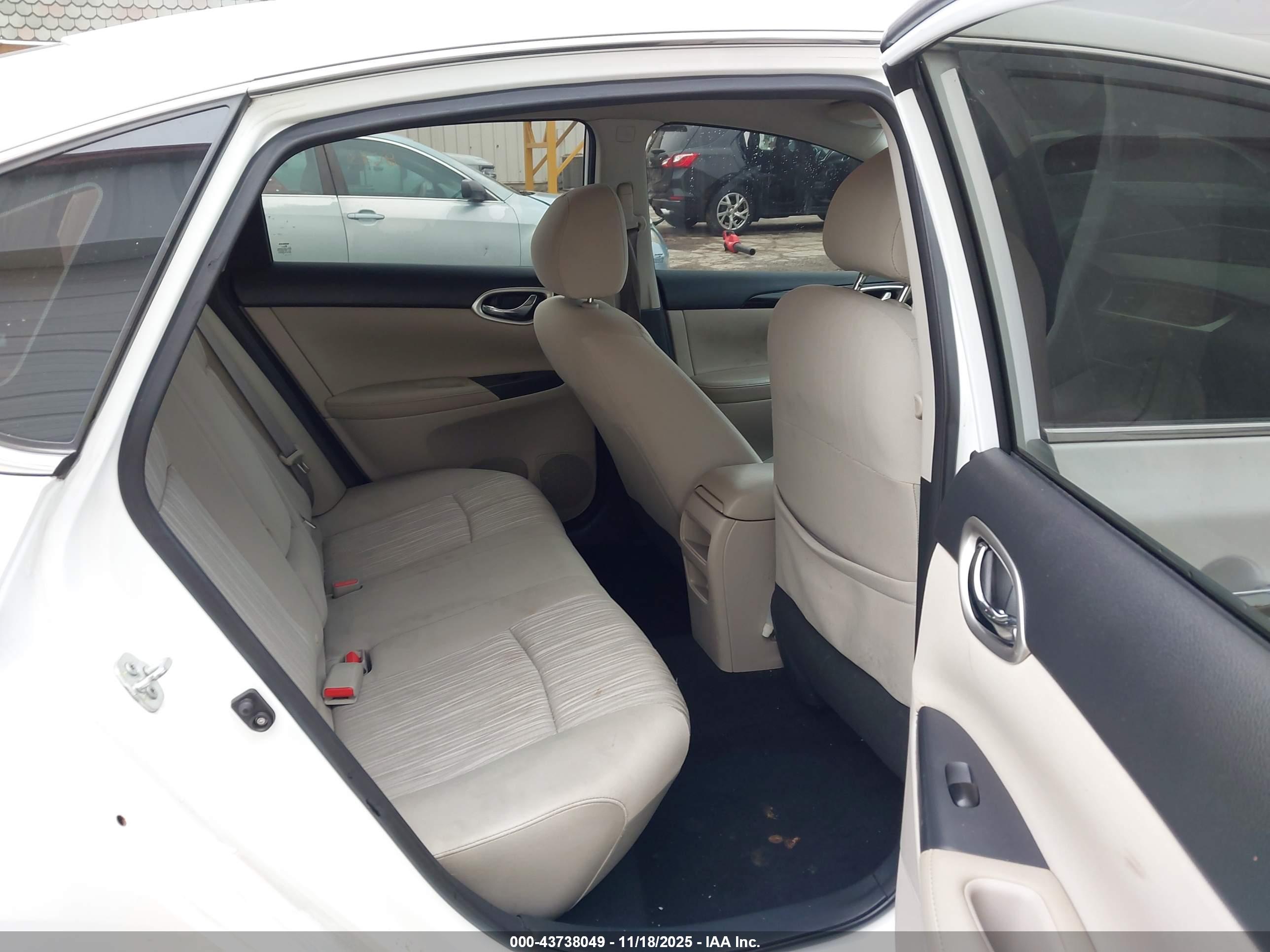 NISSAN SENTRA image 8